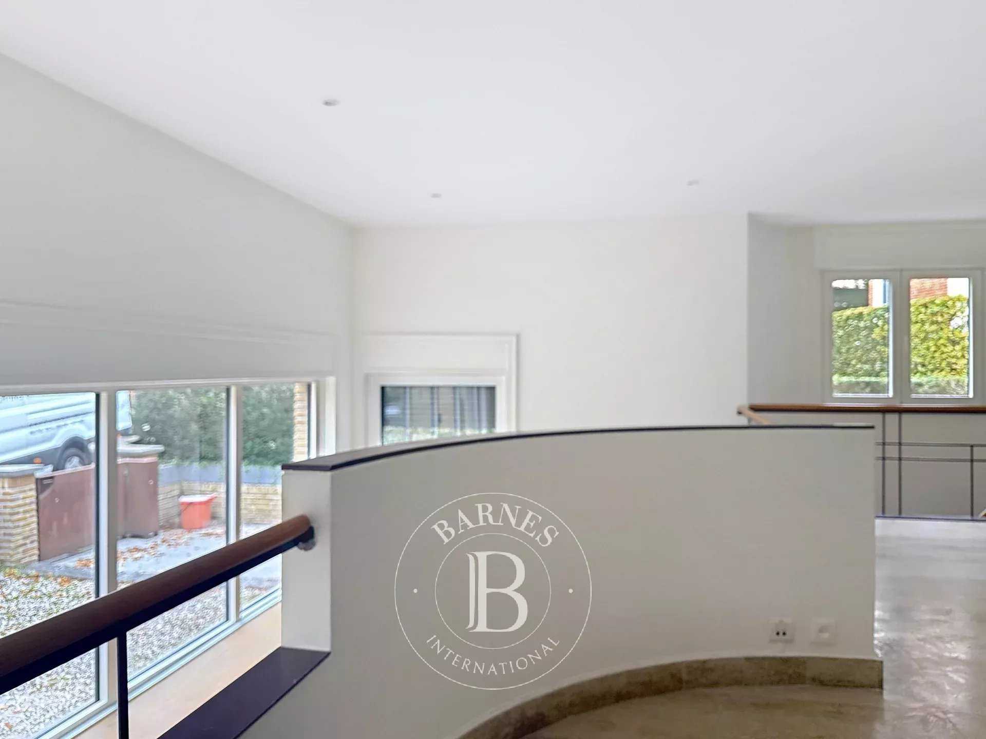 Uccle  - Maison 30 Pi&egrave;ces 5 Chambres