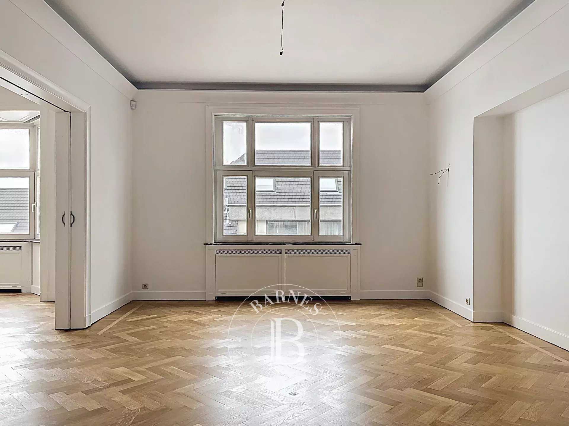 Bruxelles  - Appartement 11 Pi&egrave;ces 3 Chambres