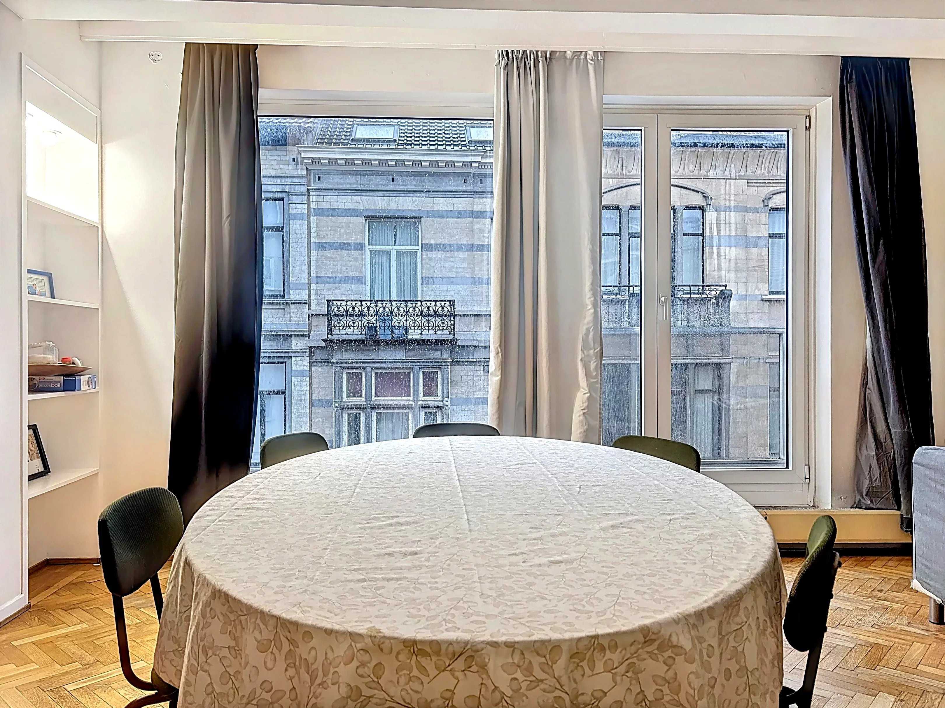 Bruxelles  - Appartement 8 Pi&egrave;ces 3 Chambres