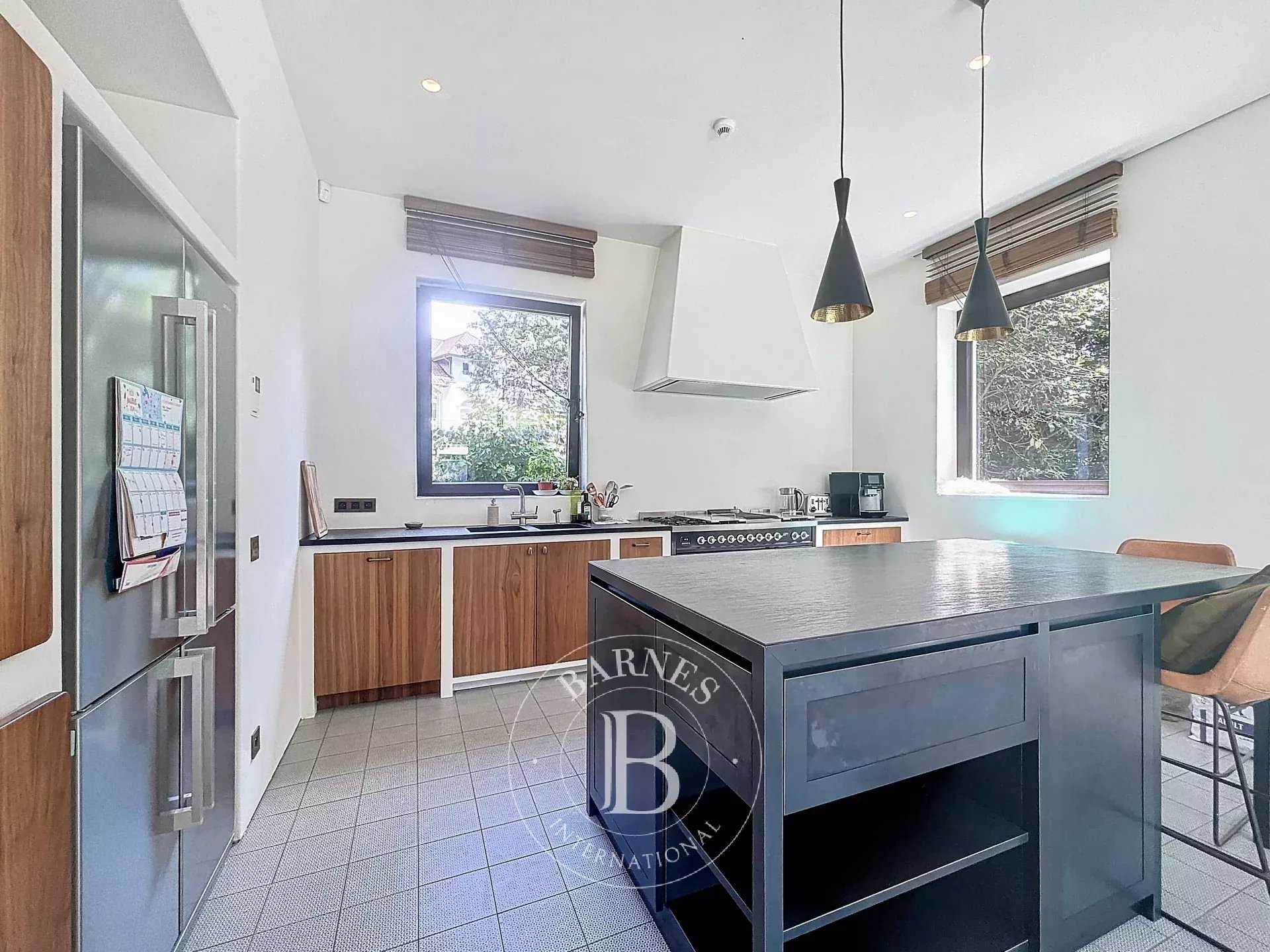 Uccle  - Maison 23 Pièces 6 Chambres