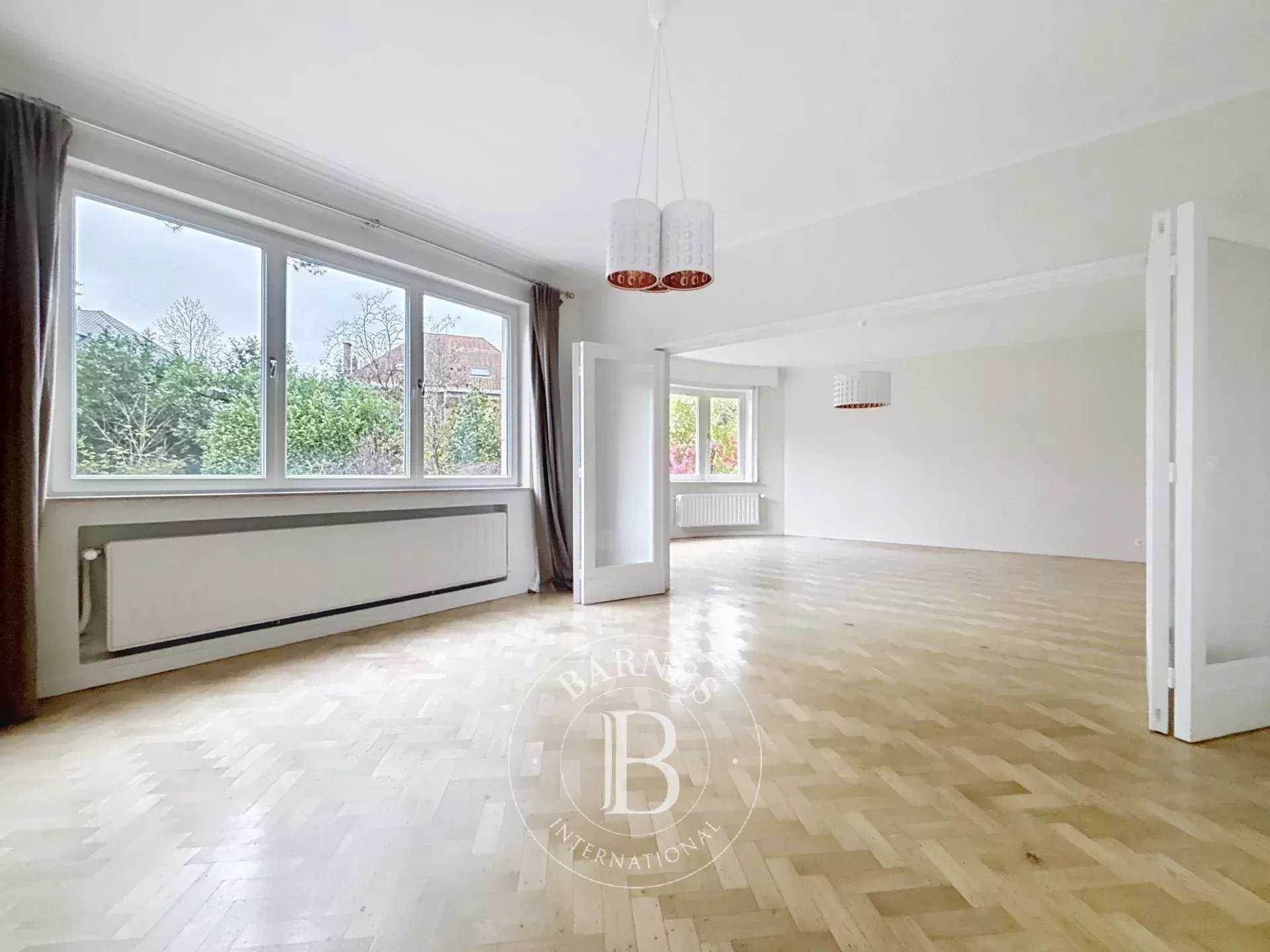 Uccle  - Maison 12 Pi&egrave;ces 4 Chambres