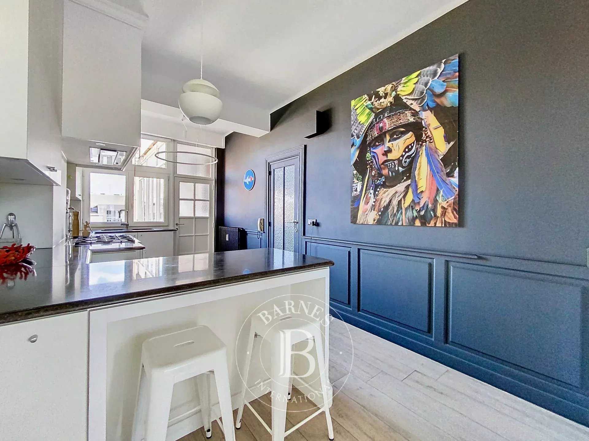 Ixelles  - Appartement 8 Pièces 4 Chambres