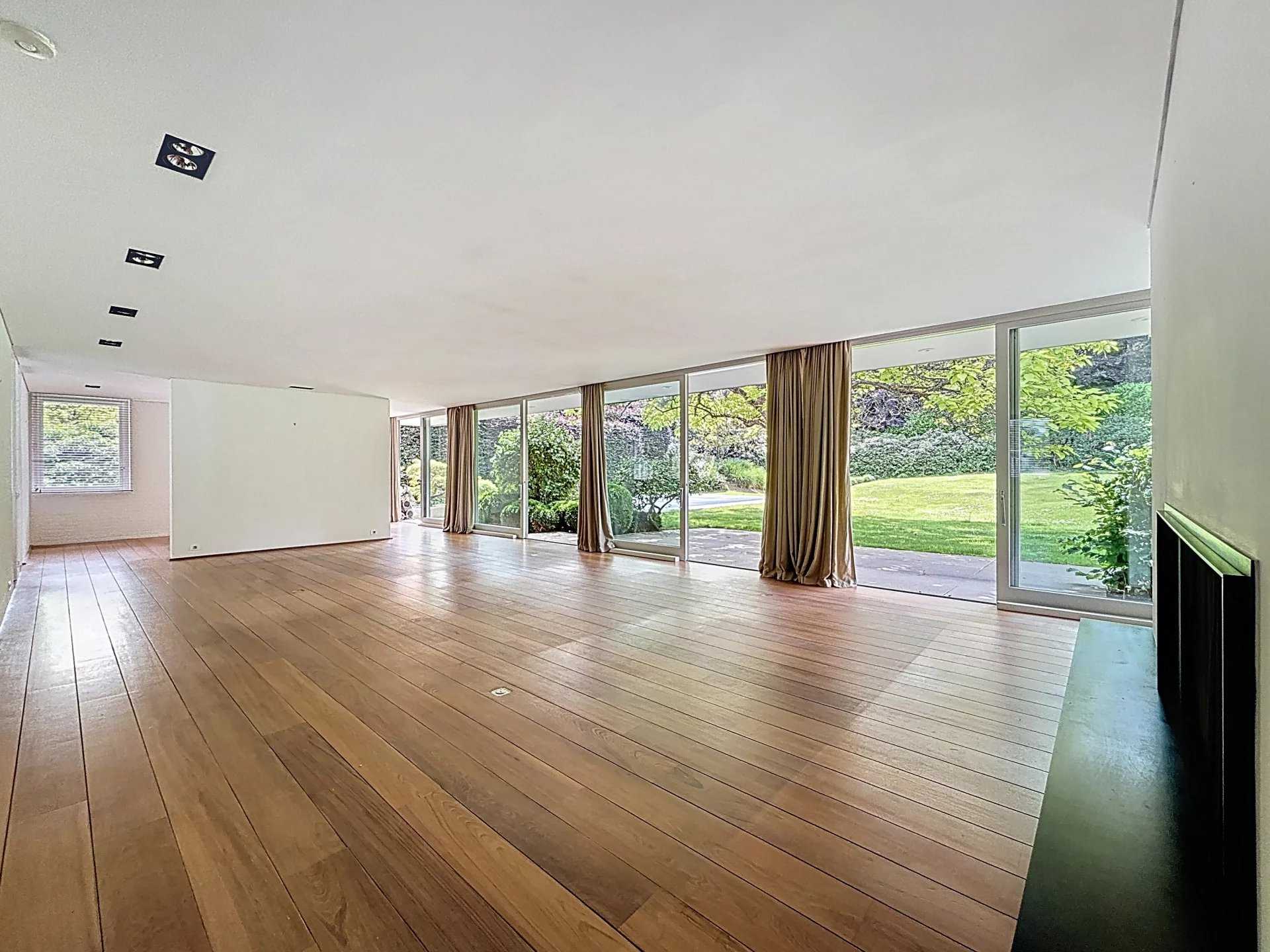 Uccle  - Maison 8 Pi&egrave;ces 5 Chambres