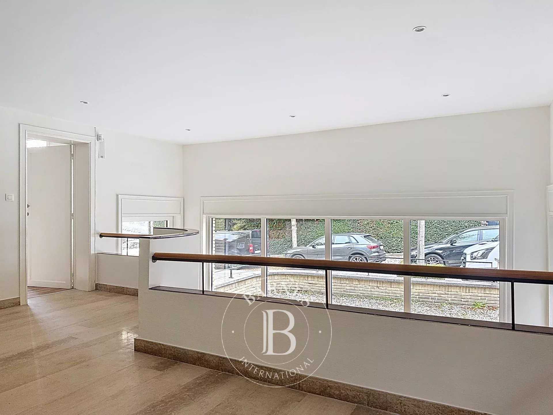 Uccle  - Maison 30 Pi&egrave;ces 5 Chambres