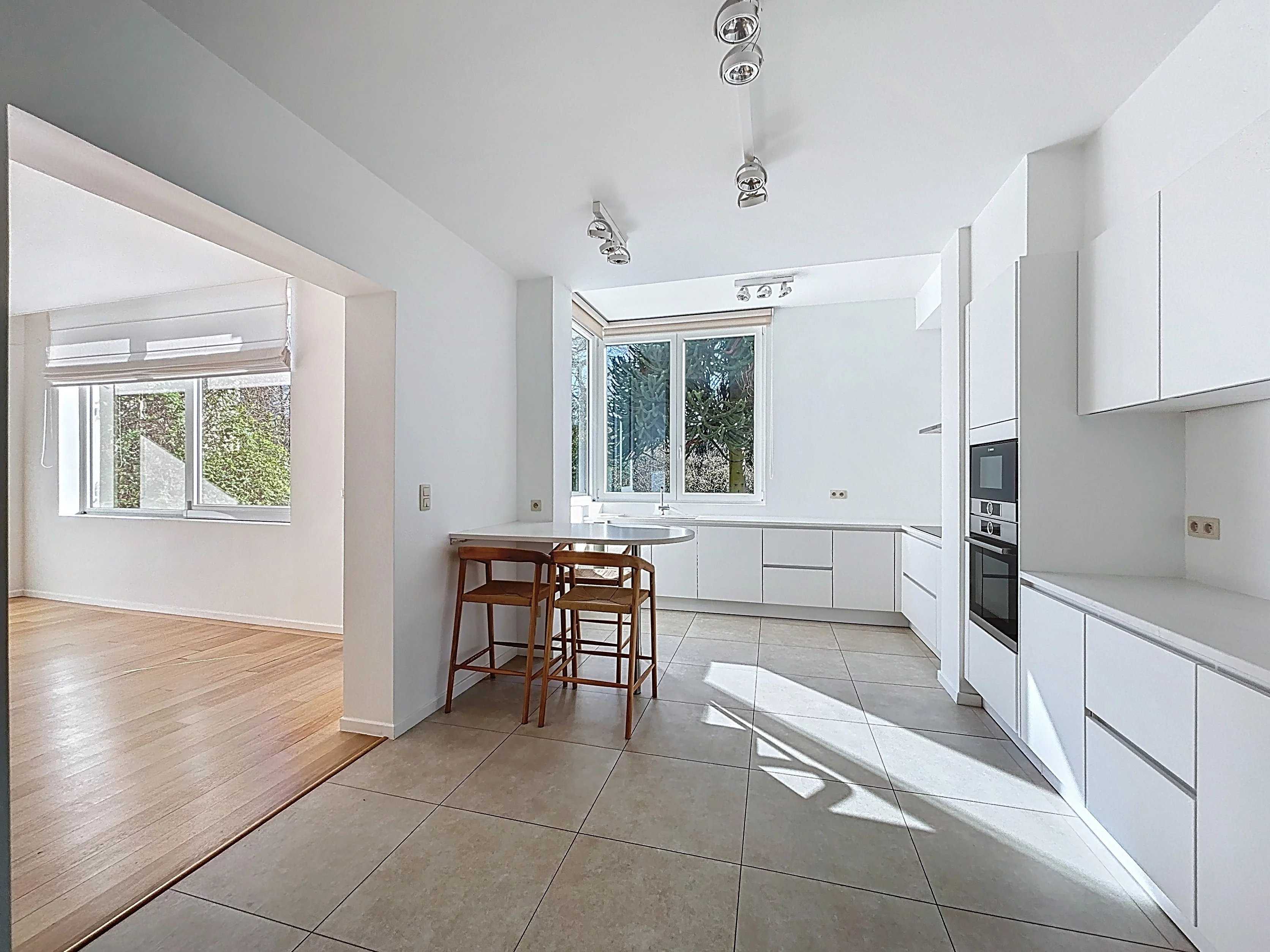 Uccle  - Maison 19 Pi&egrave;ces 7 Chambres