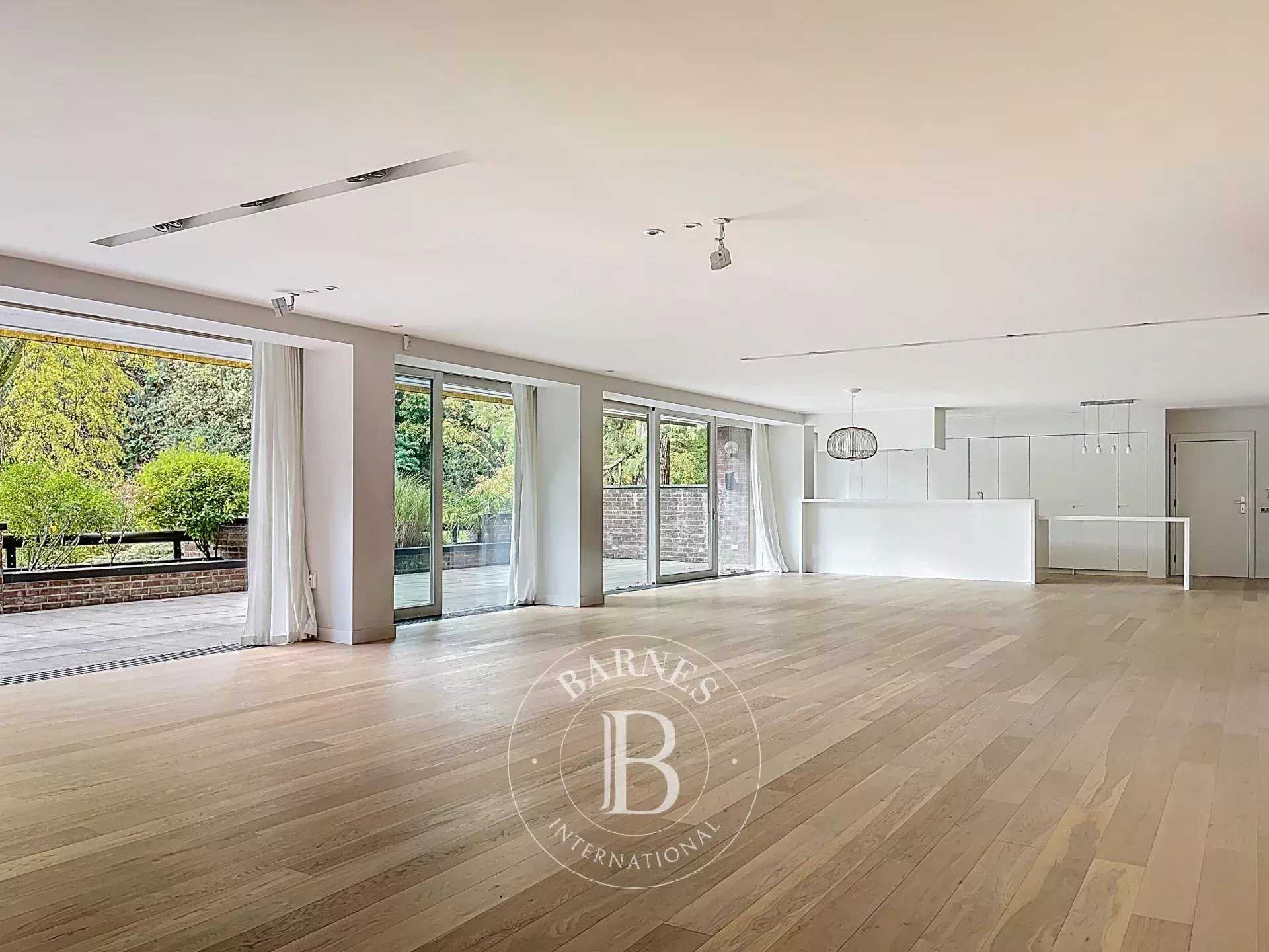 Uccle  - Appartement 8 Pièces 4 Chambres