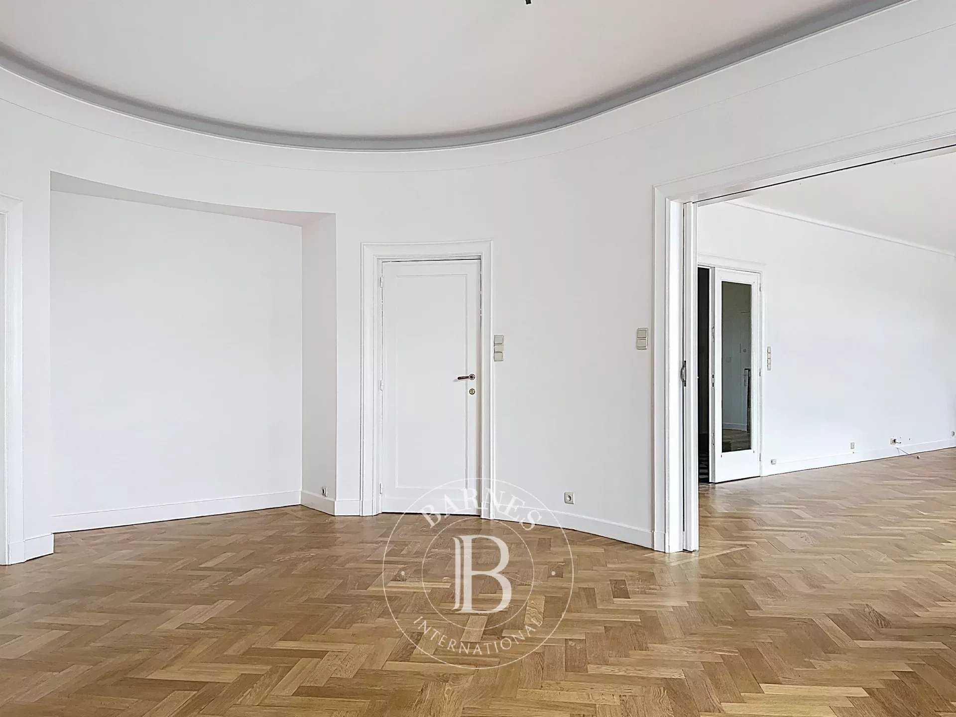 Bruxelles  - Appartement 11 Pi&egrave;ces 3 Chambres