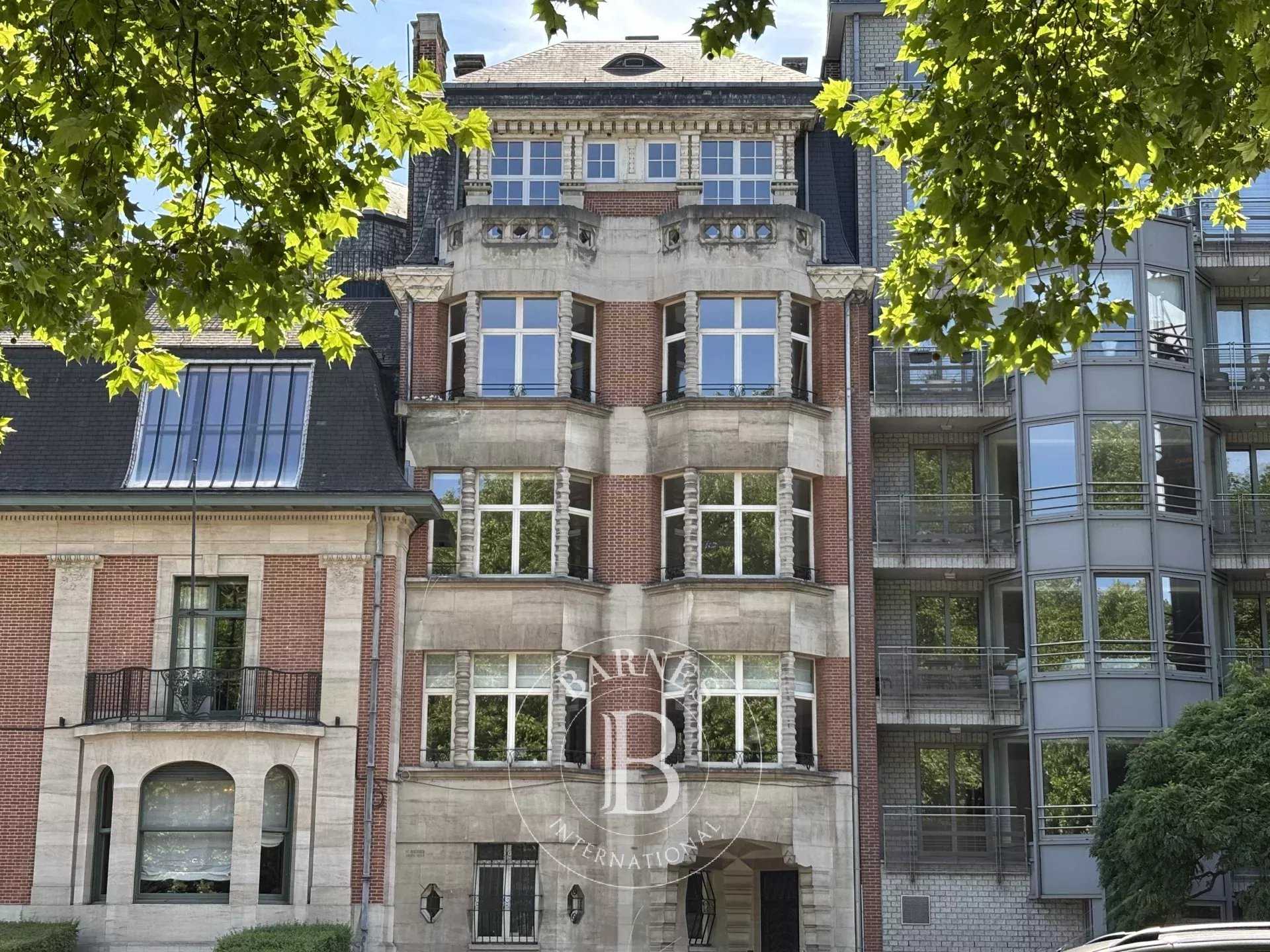 Bruxelles  - Appartement 10 Pièces 2 Chambres