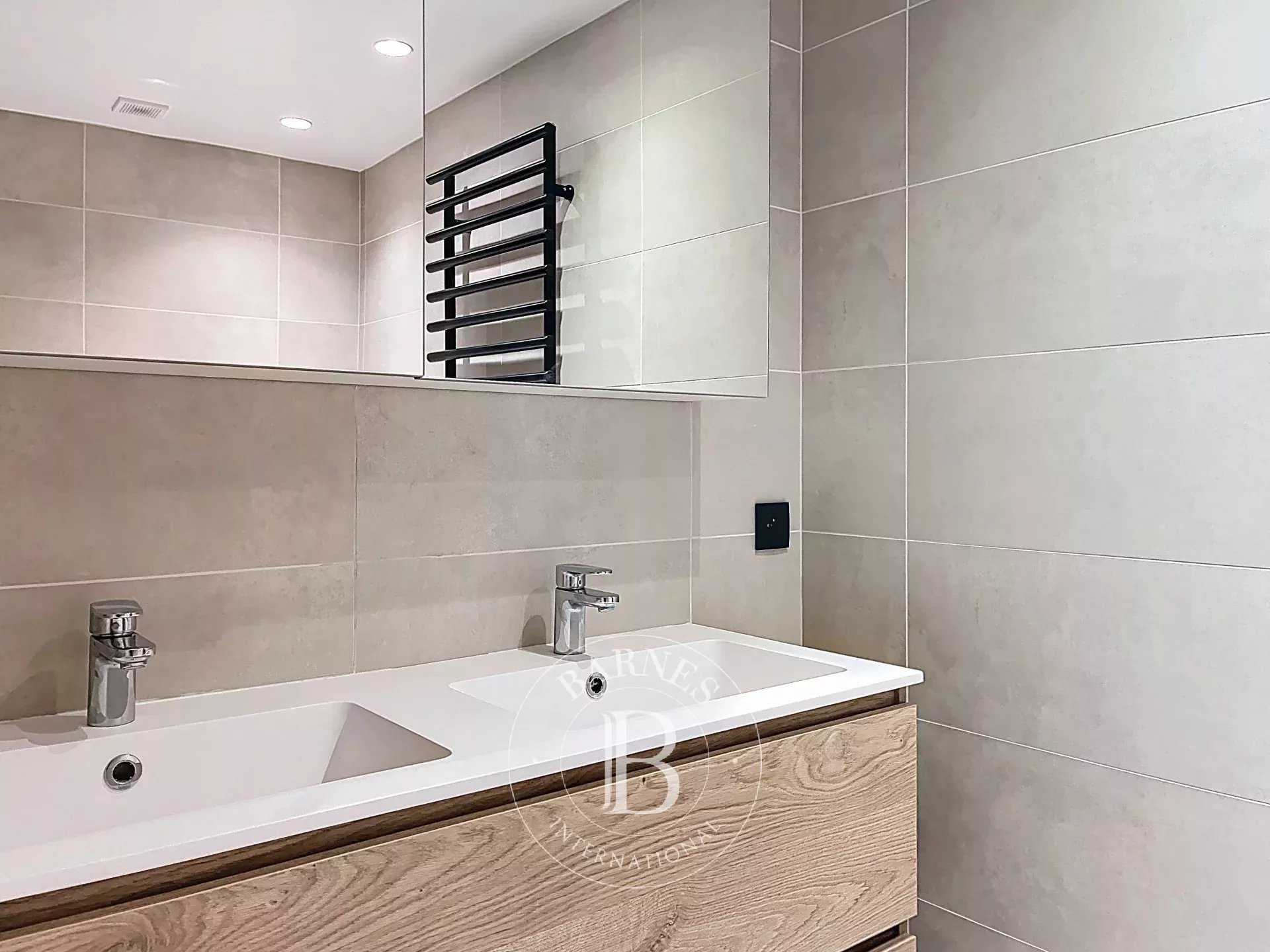 Bruxelles  - Duplex 6 Pièces 3 Chambres