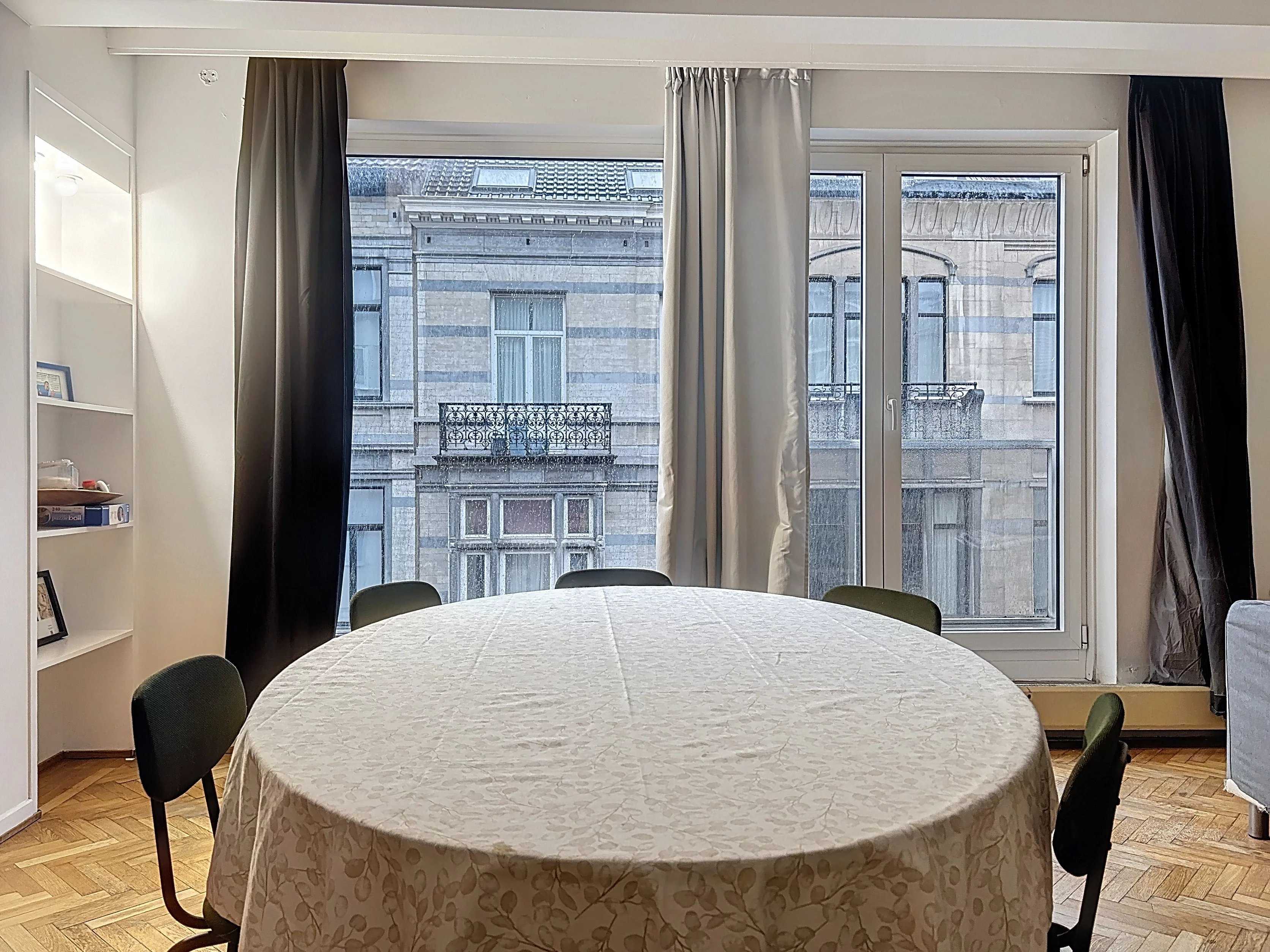 Bruxelles  - Appartement 8 Pi&egrave;ces 3 Chambres