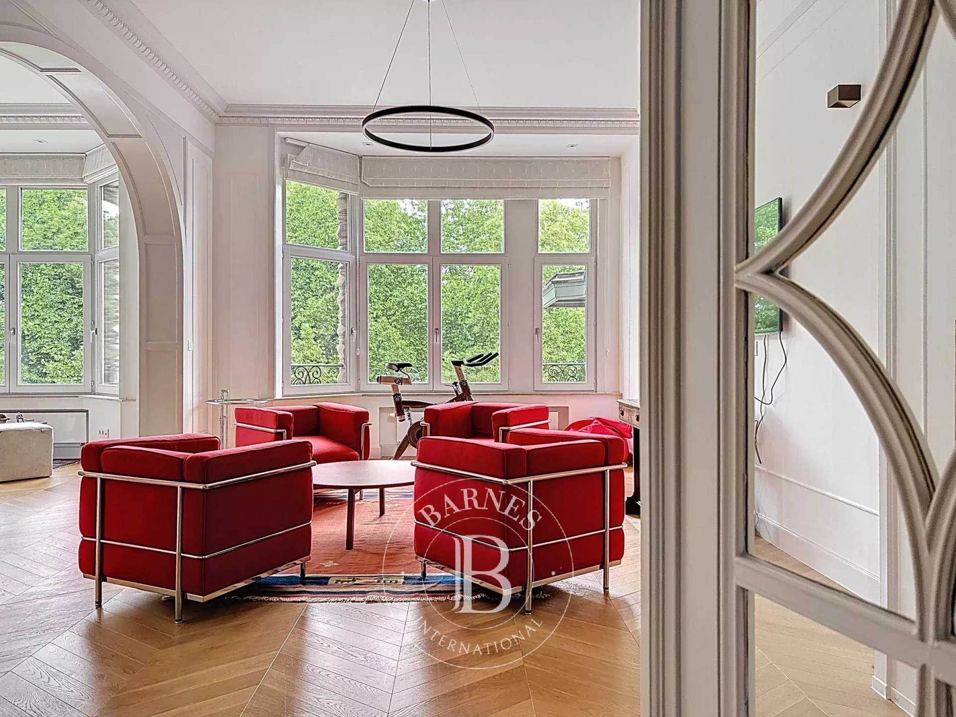 Bruxelles  - Appartement 10 Pièces 2 Chambres