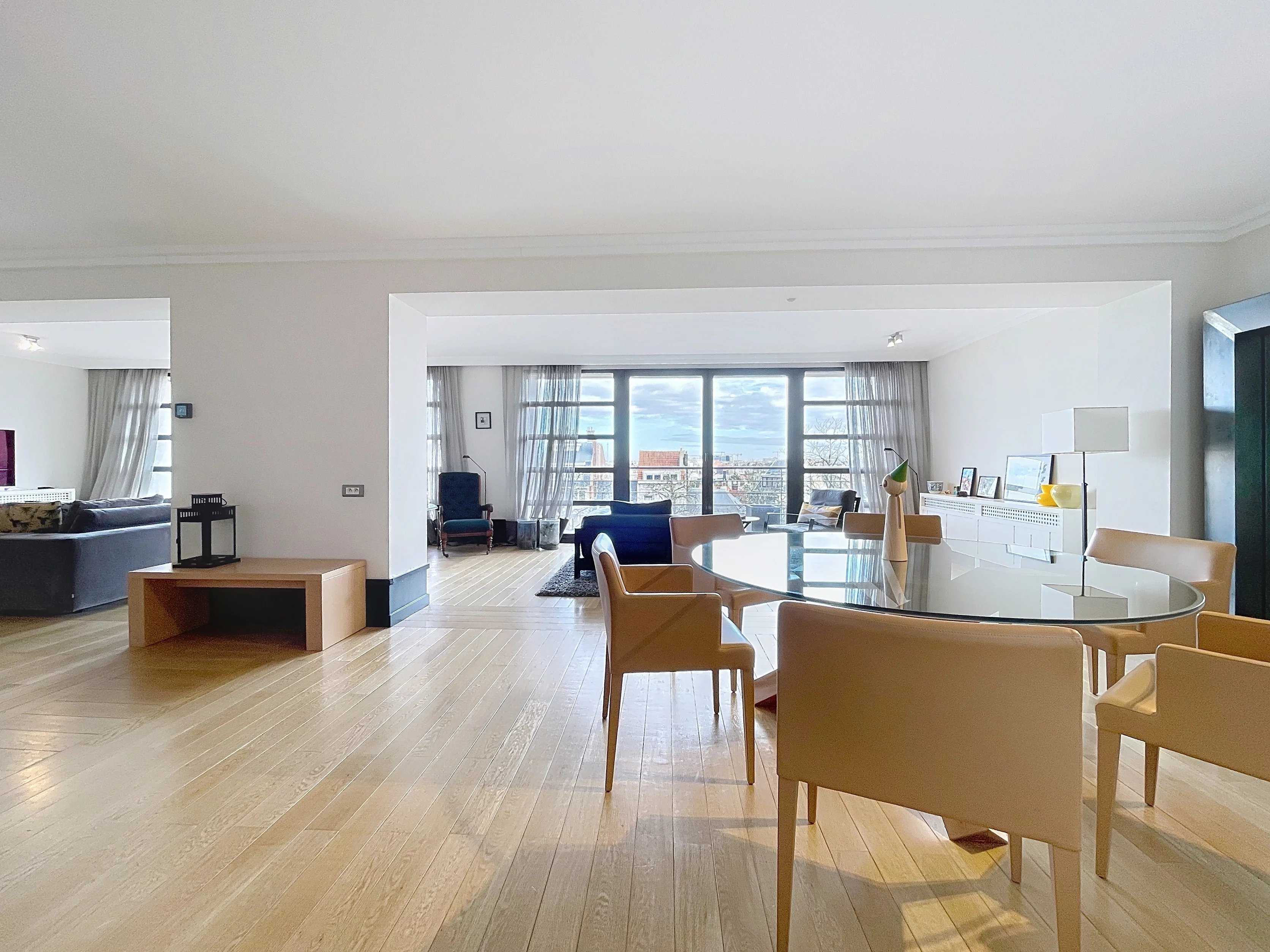 Bruxelles  - Appartement 8 Pi&egrave;ces 3 Chambres