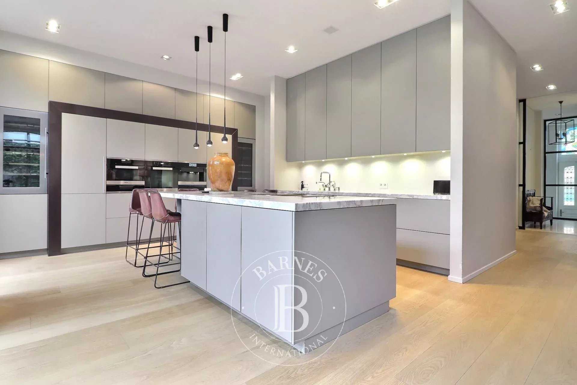 Woluwe-Saint-Pierre  - Maison 22 Pi&egrave;ces 5 Chambres