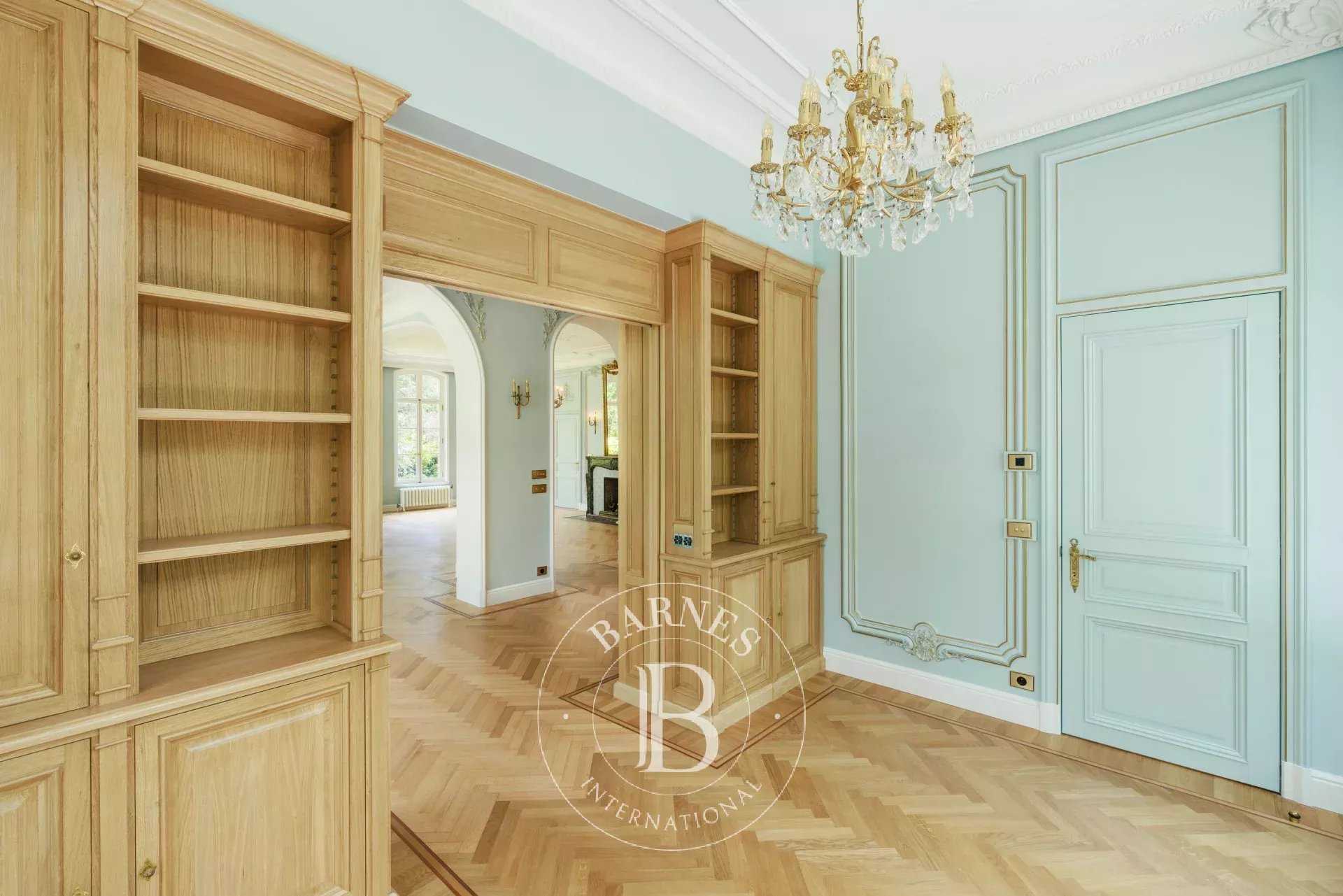 Uccle  - Maison 19 Pi&egrave;ces 7 Chambres