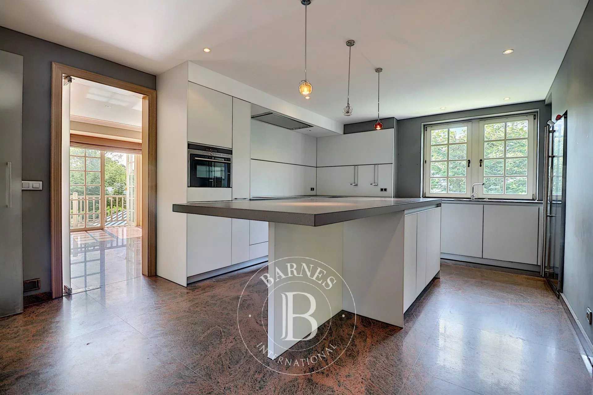 Uccle  - House 6 Bedrooms