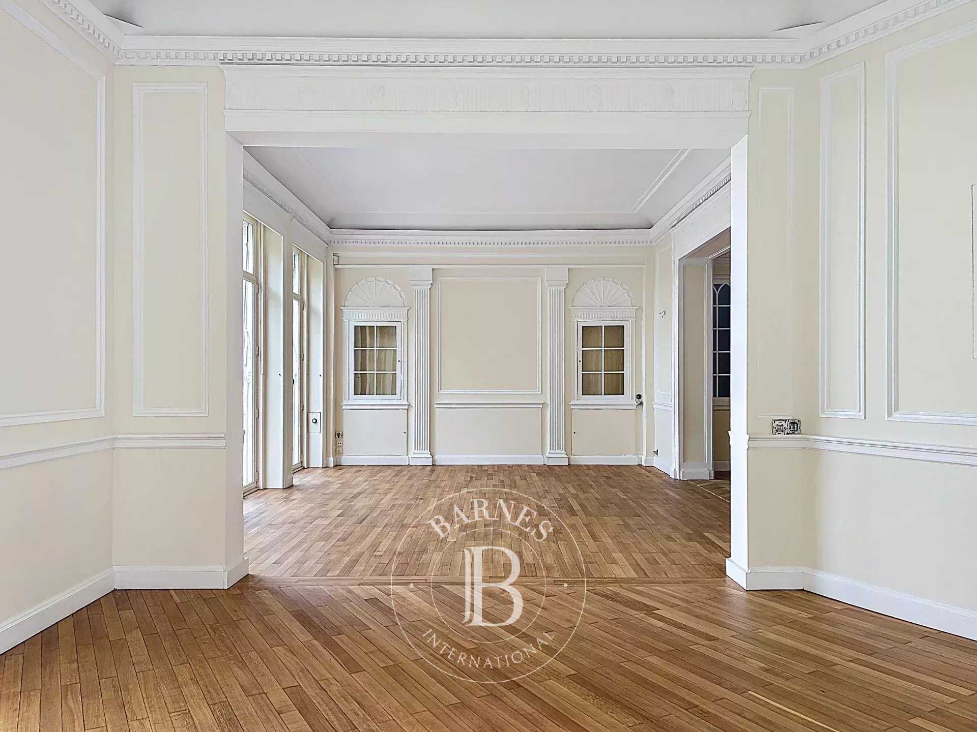 Bruxelles  - Duplex 12 Pi&egrave;ces 3 Chambres