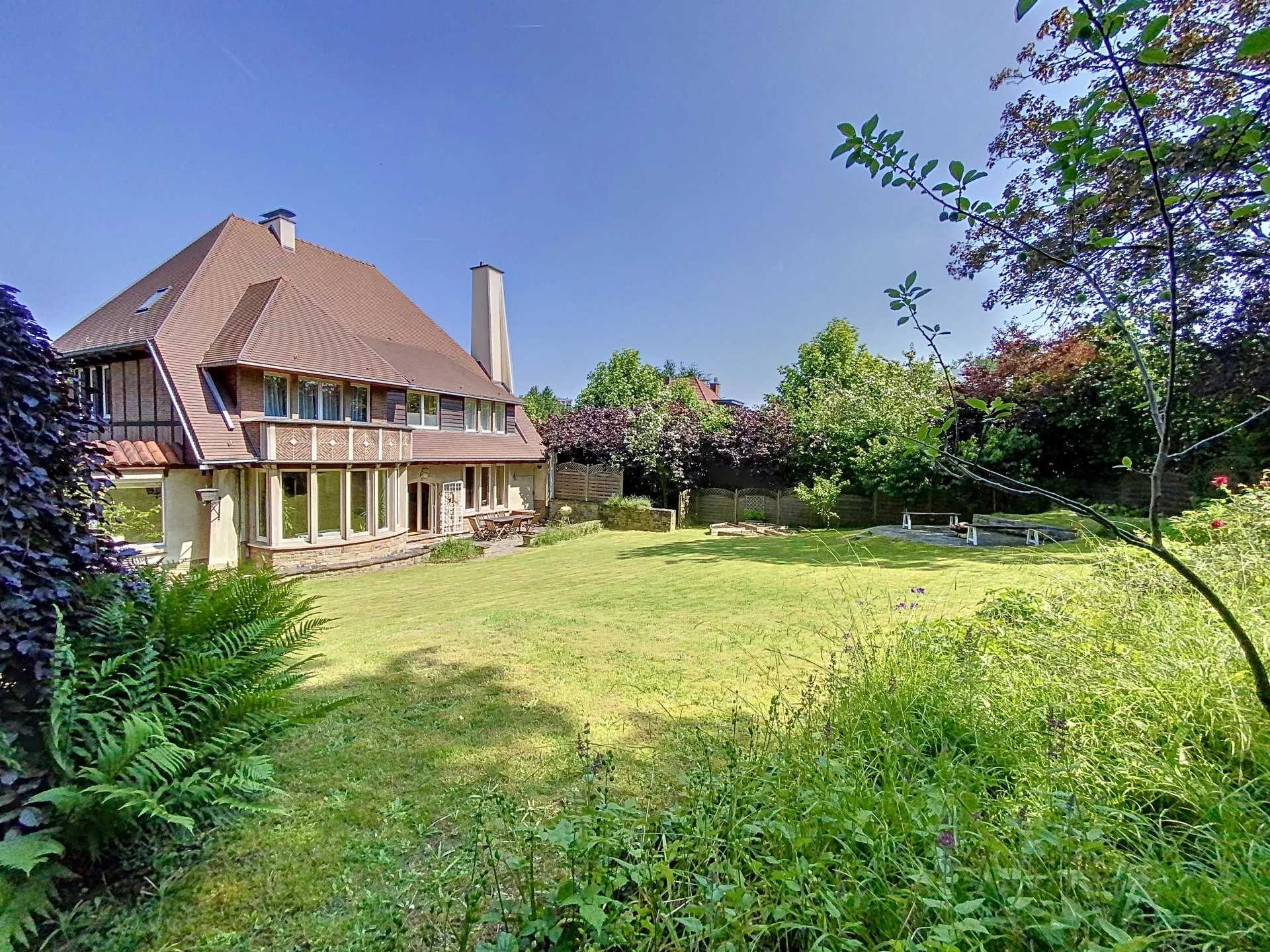 Uccle  - Maison 12 Pi&egrave;ces 5 Chambres