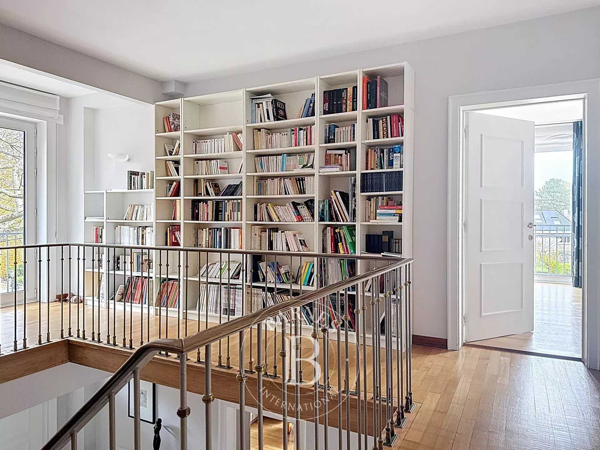 Uccle  - Maison 14 Pi&egrave;ces 5 Chambres