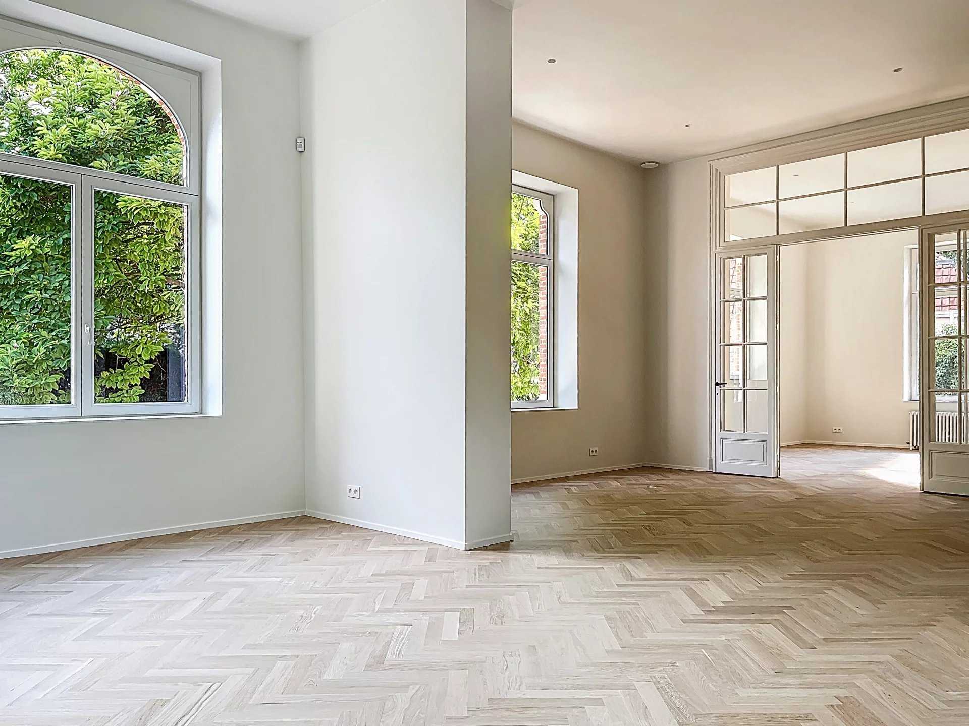 Uccle  - Maison 19 Pi&egrave;ces 5 Chambres