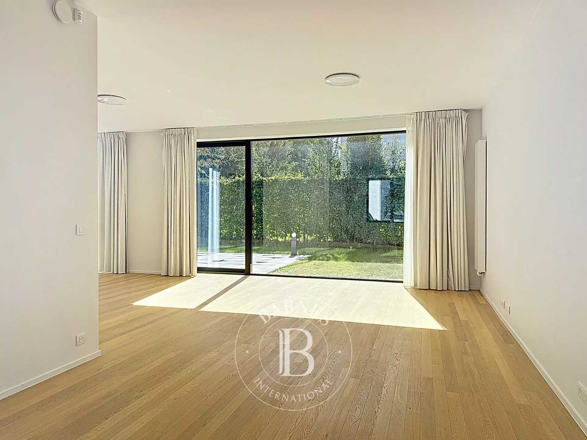 Uccle  - Maison 10 Pi&egrave;ces 4 Chambres