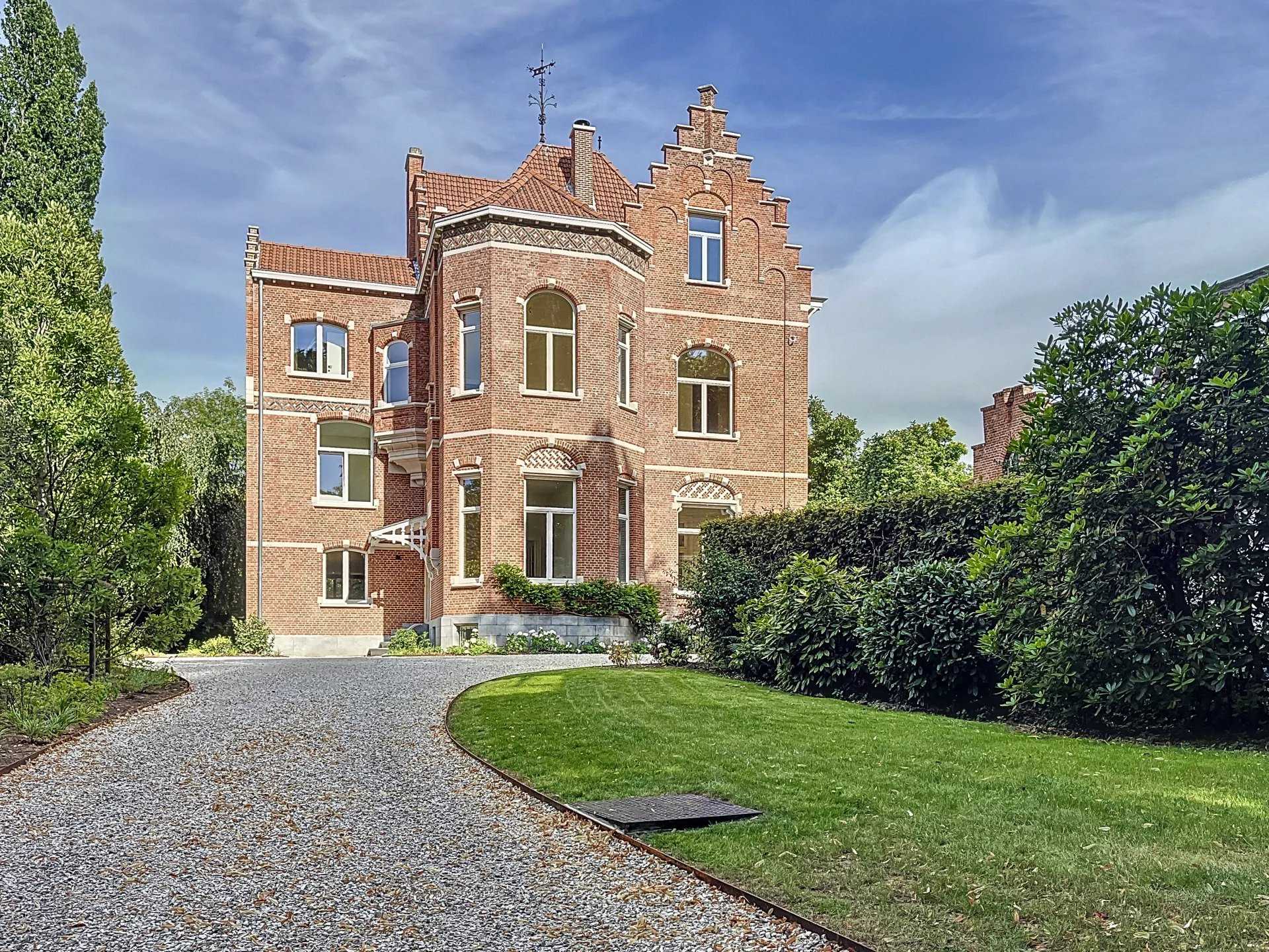 Uccle  - Maison 19 Pi&egrave;ces 5 Chambres