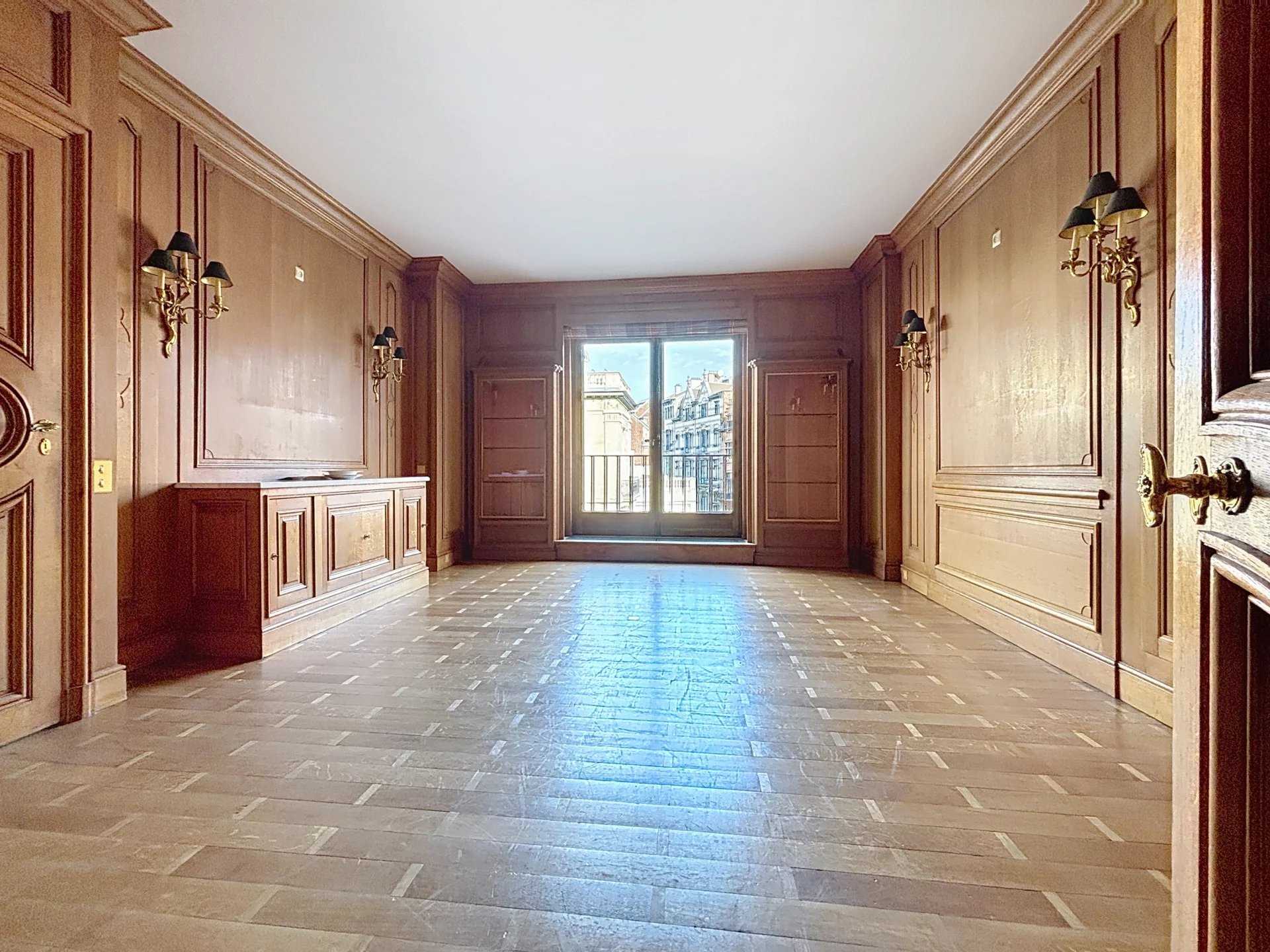 Bruxelles  - Appartement 9 Pi&egrave;ces 4 Chambres