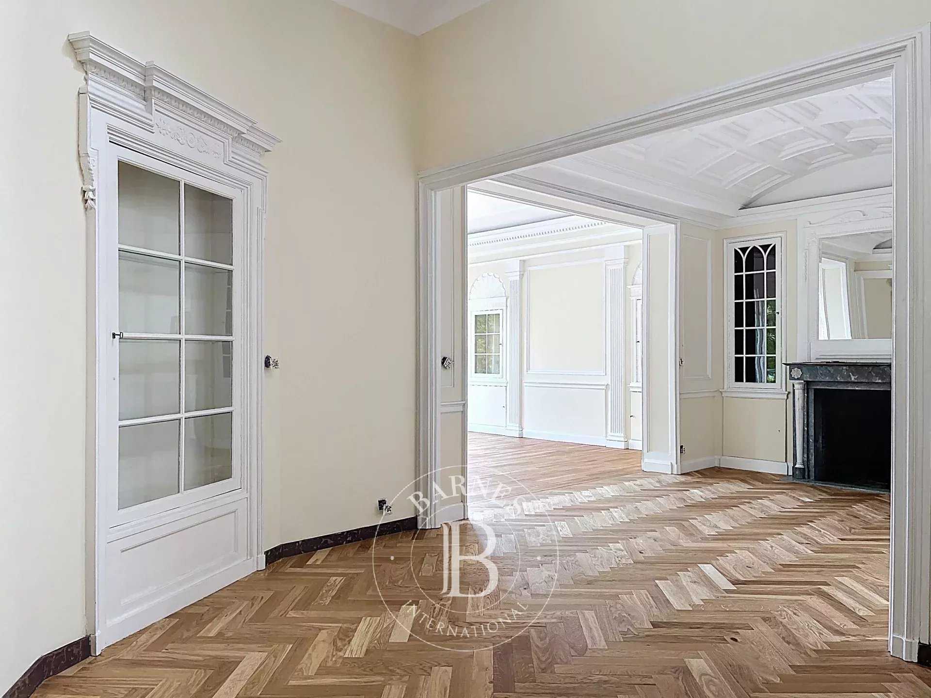 Bruxelles  - Duplex 12 Pi&egrave;ces 3 Chambres