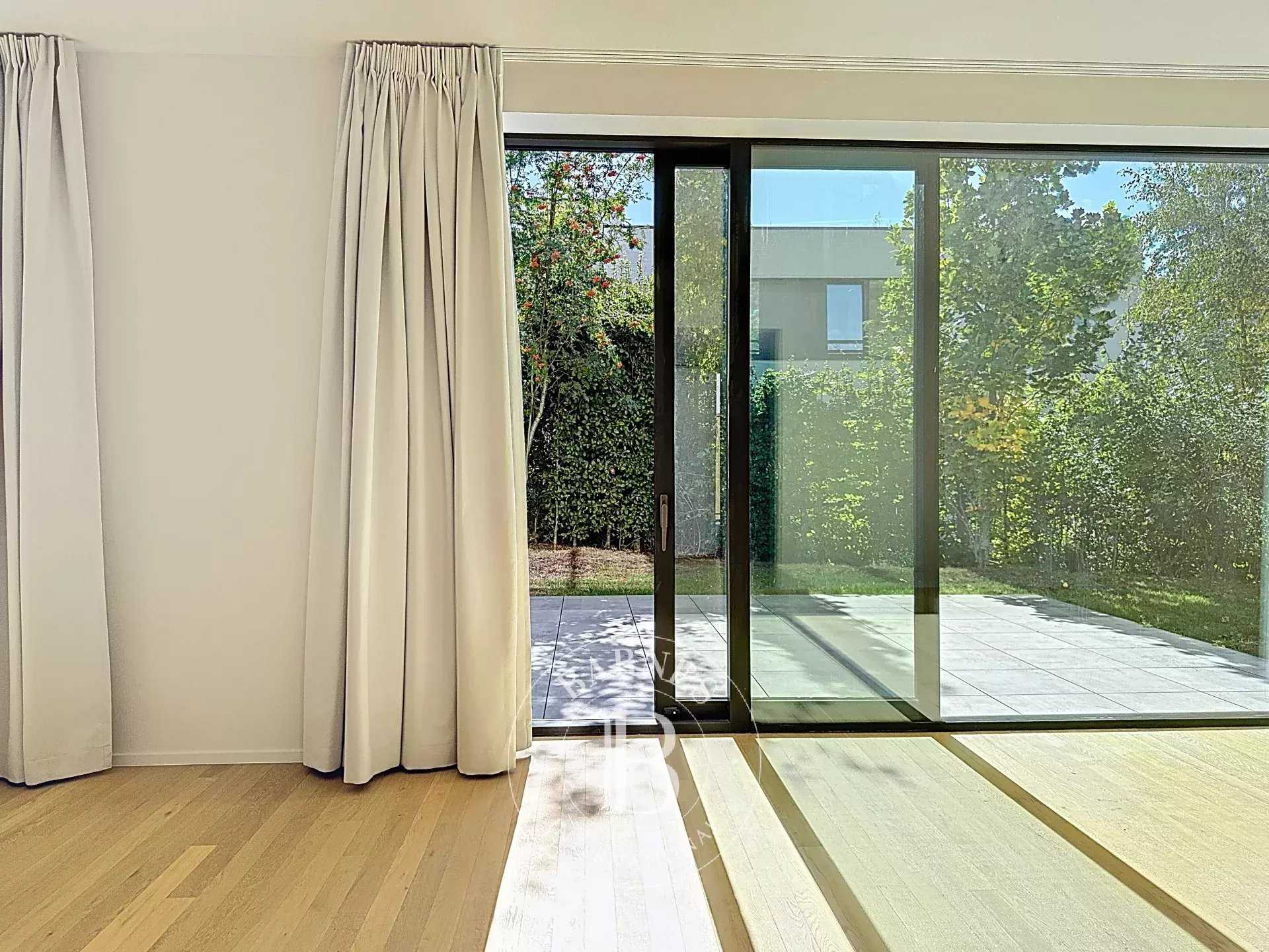 Uccle  - Maison 10 Pi&egrave;ces 4 Chambres