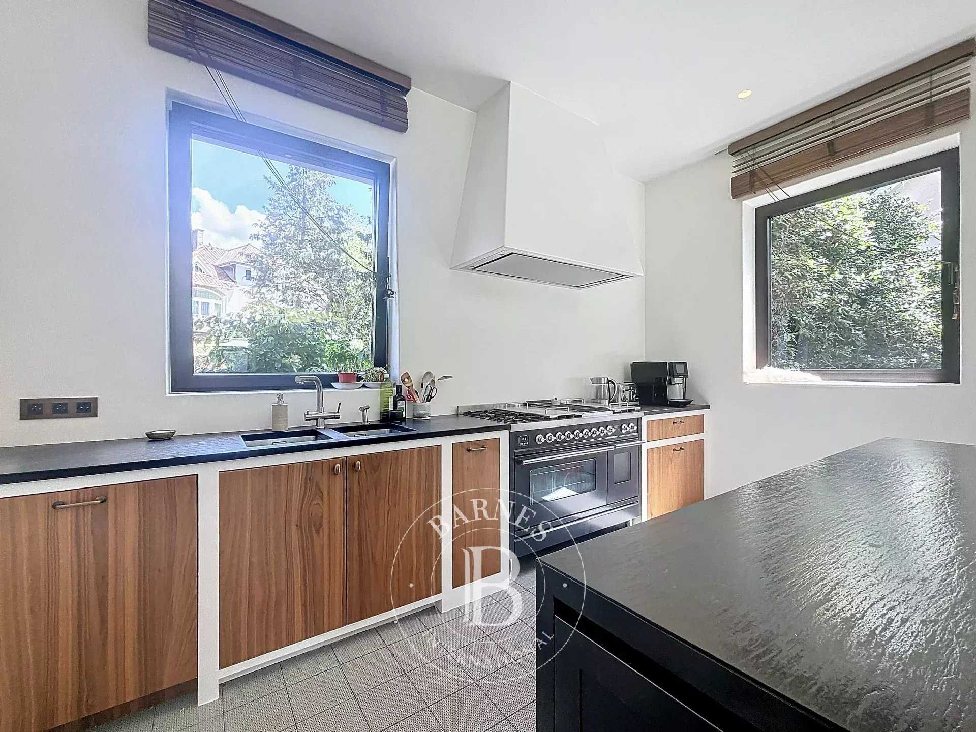 Uccle  - Maison 23 Pièces 6 Chambres