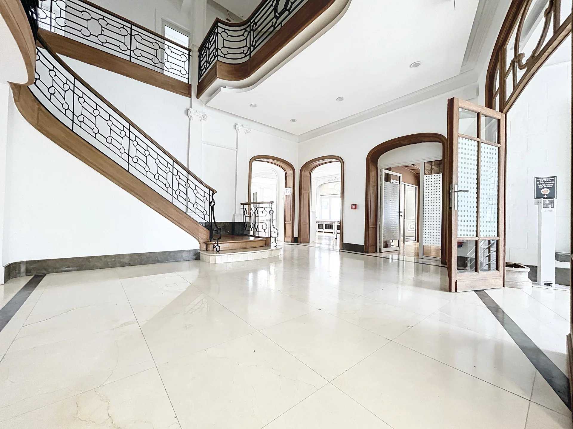 Ixelles  - Bureaux 20 Pi&egrave;ces