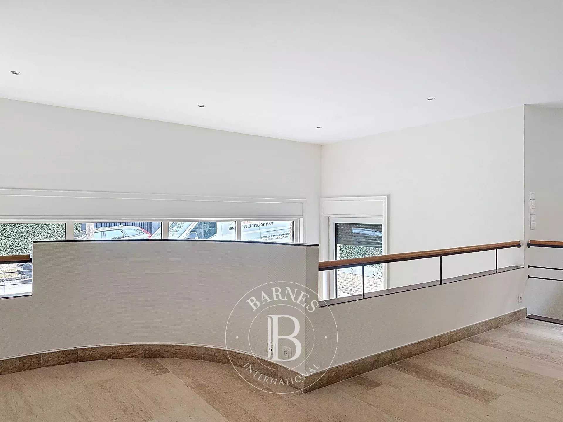 Uccle  - Maison 30 Pi&egrave;ces 5 Chambres