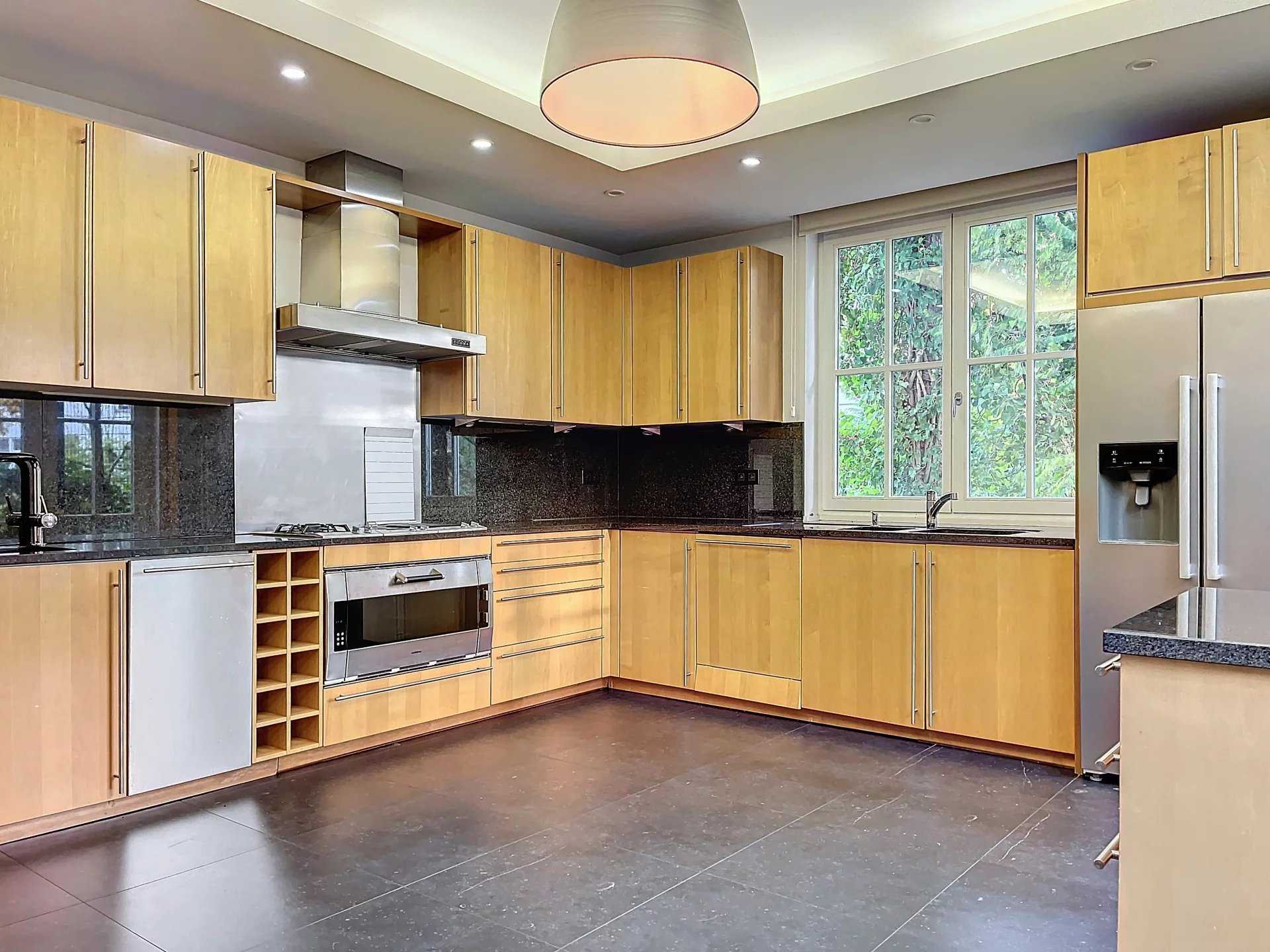 Uccle  - Villa 20 Pi&egrave;ces 7 Chambres