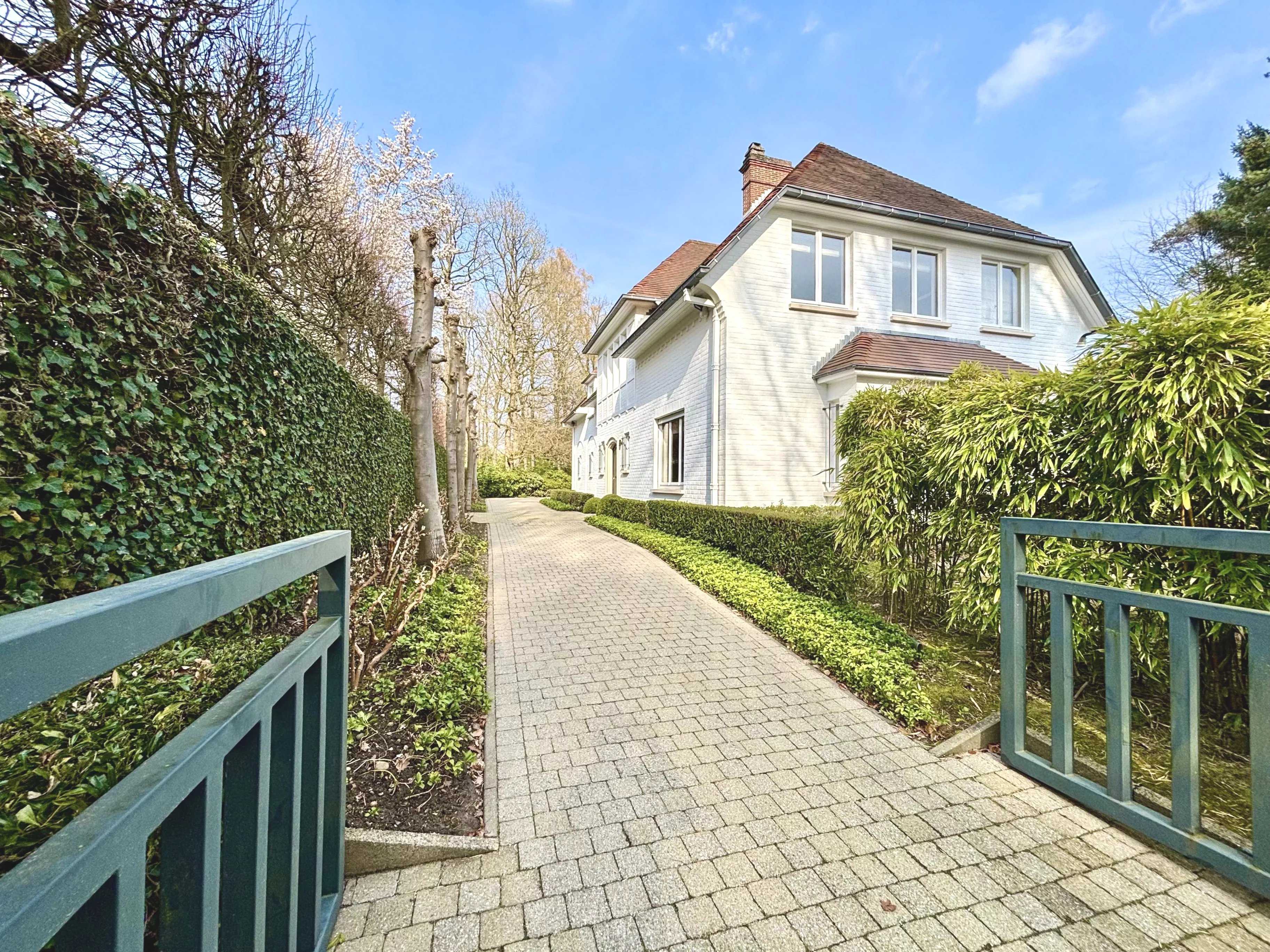 Uccle  - Maison 12 Pi&egrave;ces 3 Chambres