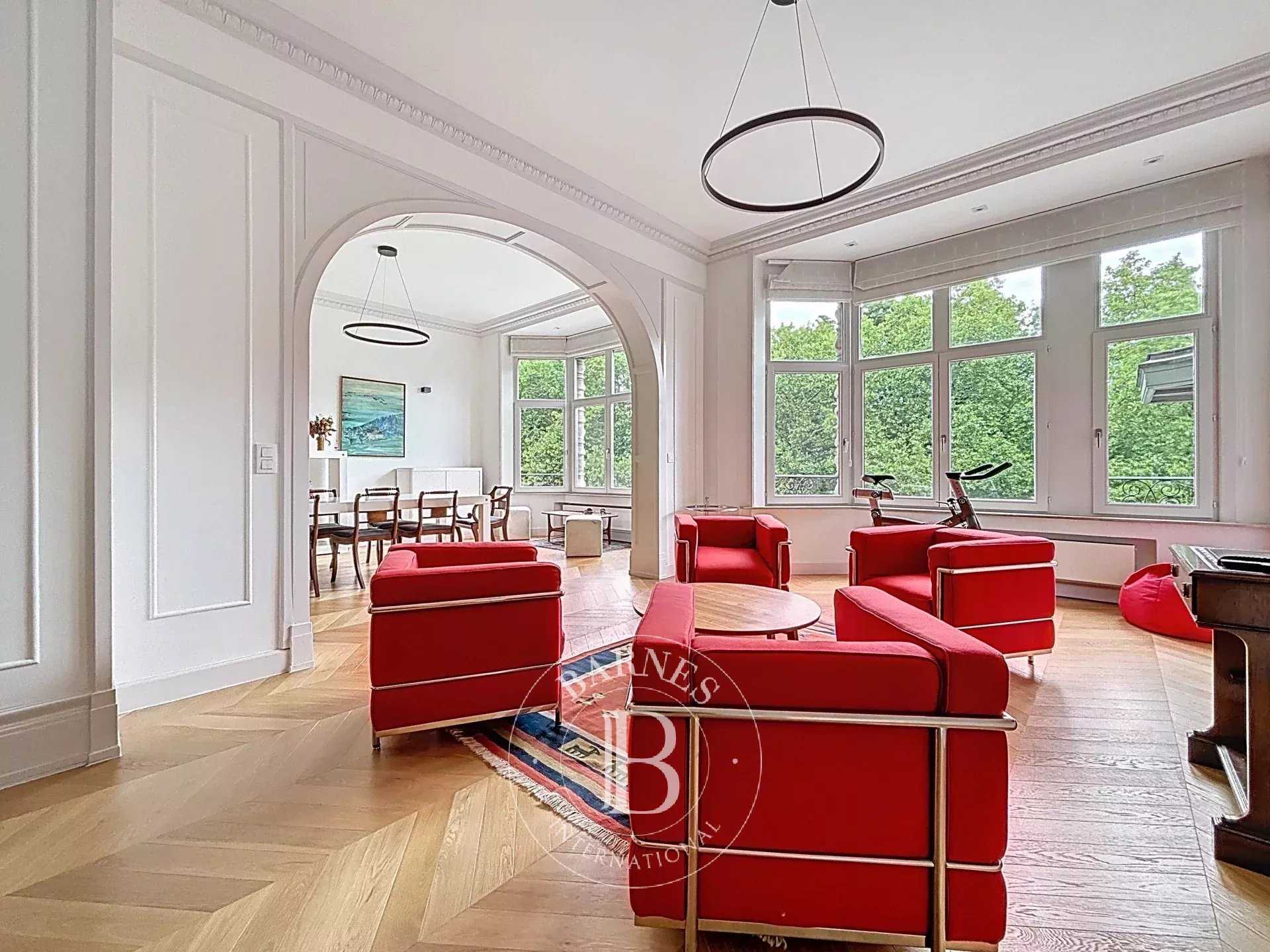 Bruxelles  - Appartement 10 Pièces 2 Chambres