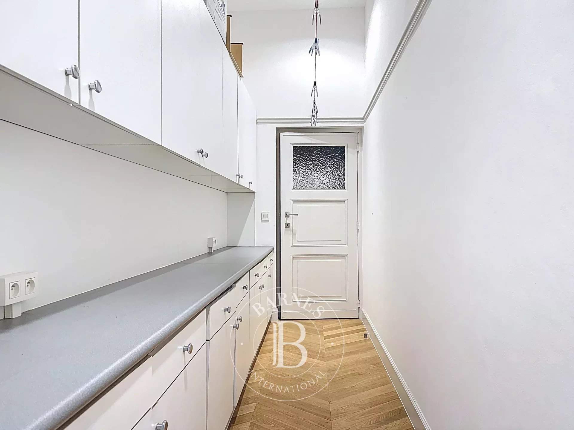 Bruxelles  - Appartement 10 Pièces 2 Chambres - picture 17