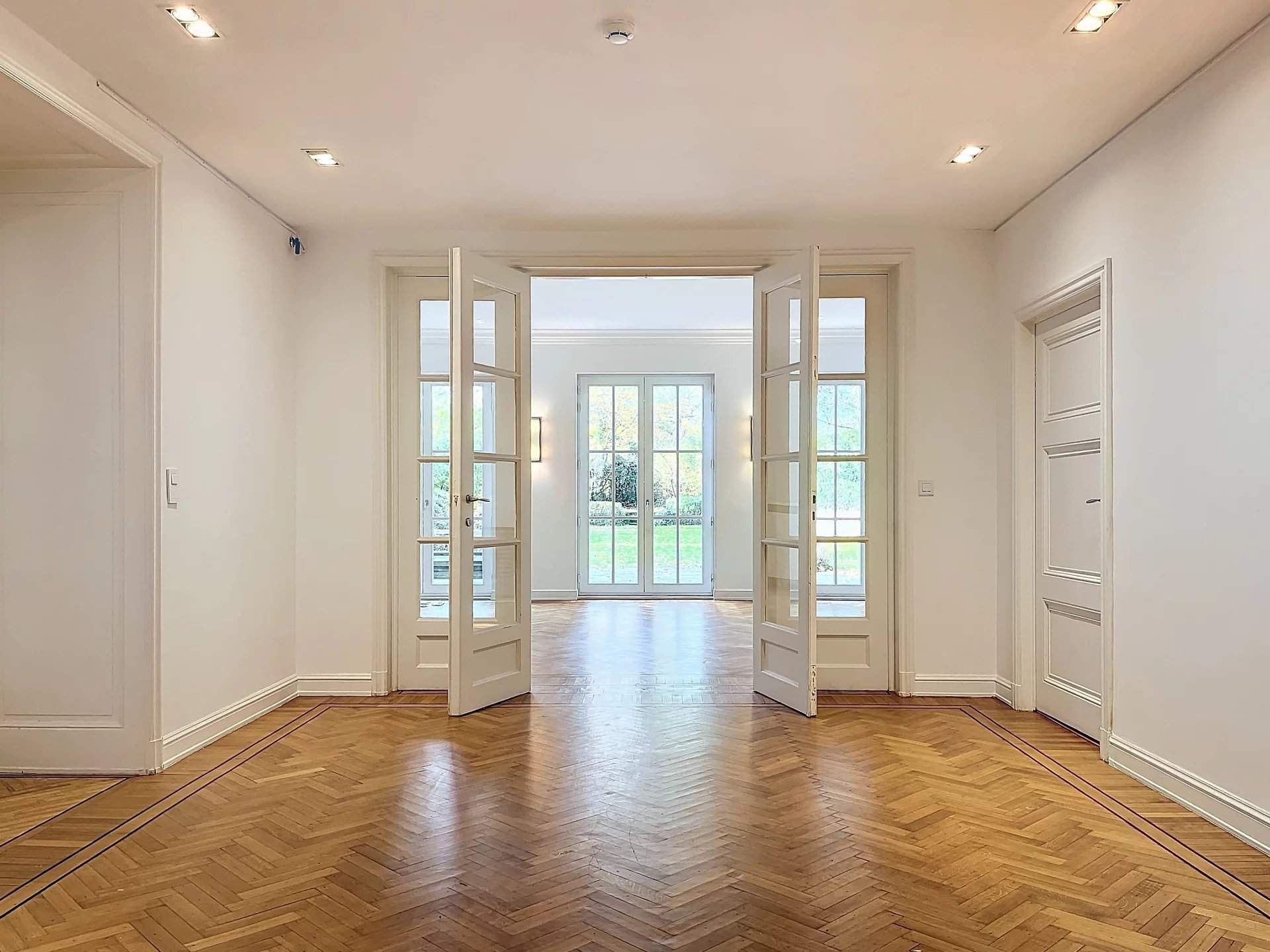 Uccle  - Villa 20 Pi&egrave;ces 7 Chambres - picture 2