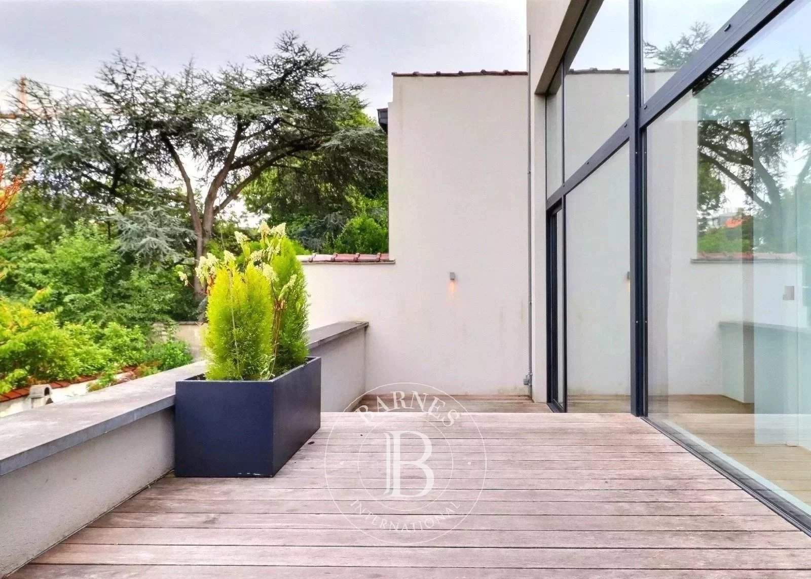 Apartment to rent 3 Bedrooms 2239 sq ft Ixelles € 4,150