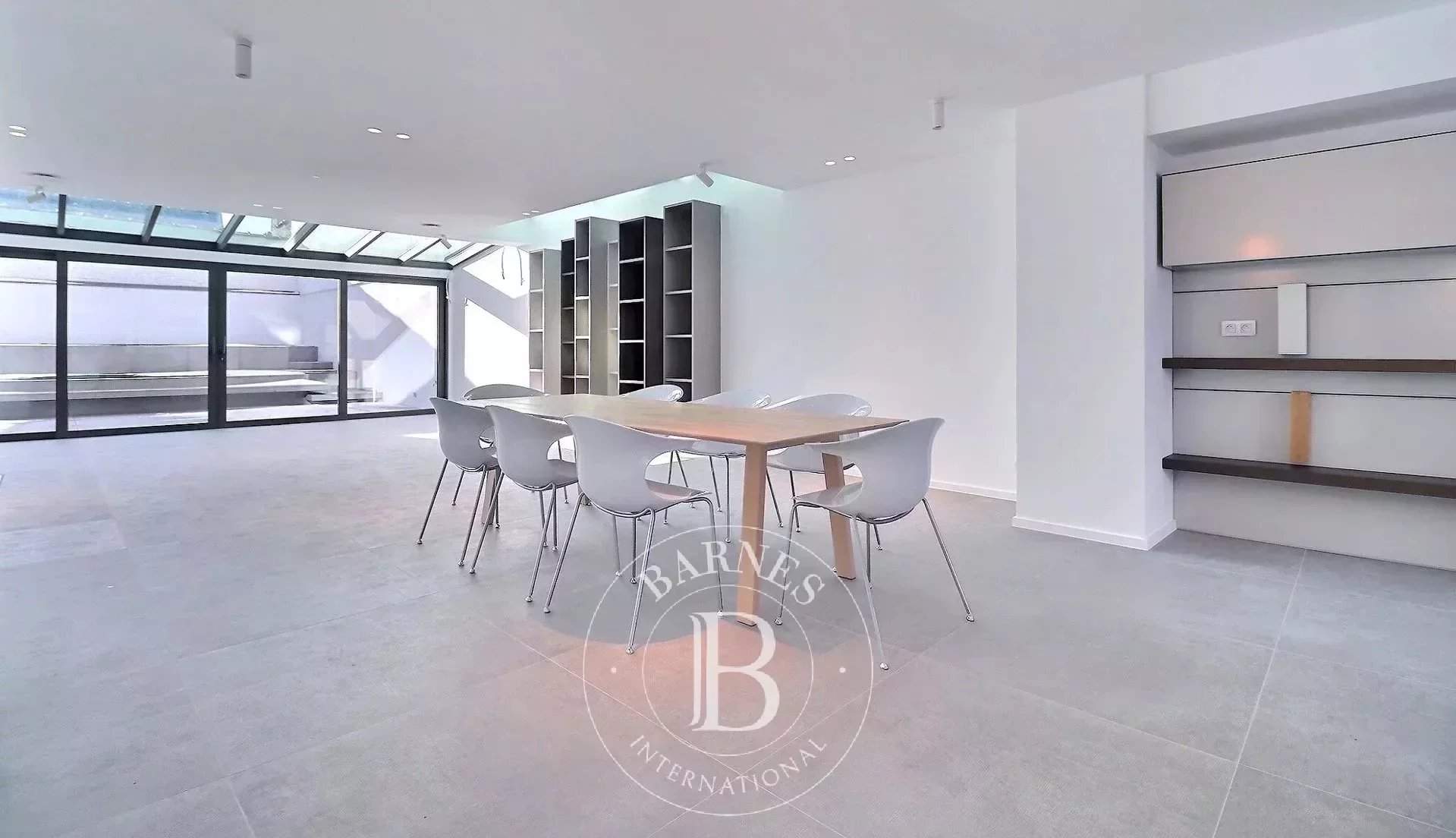 House to rent 4 Bedrooms 2799 sq ft Ixelles € 3,750