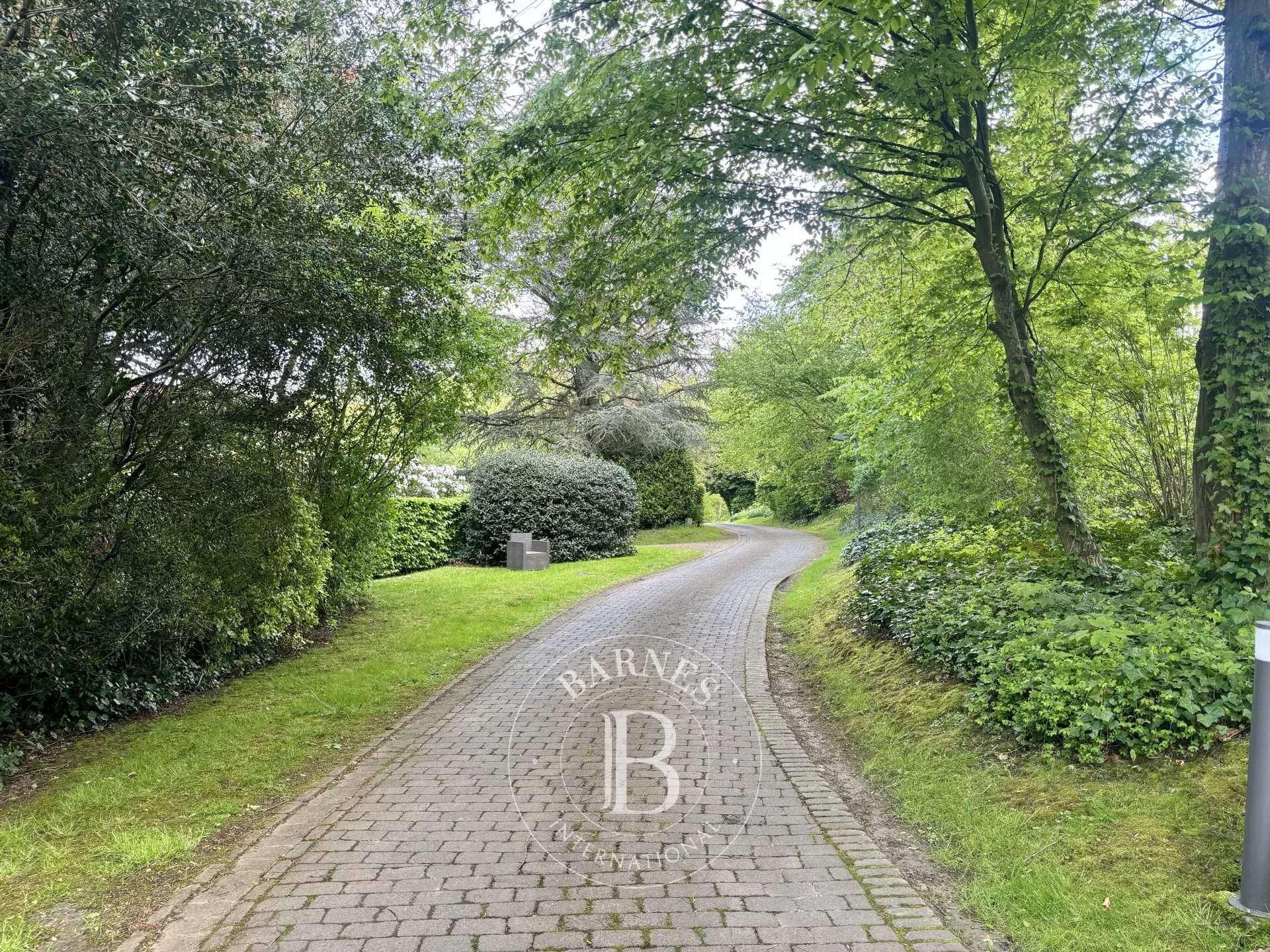 Uccle  - Appartement 12 Pi&egrave;ces 3 Chambres - picture 2