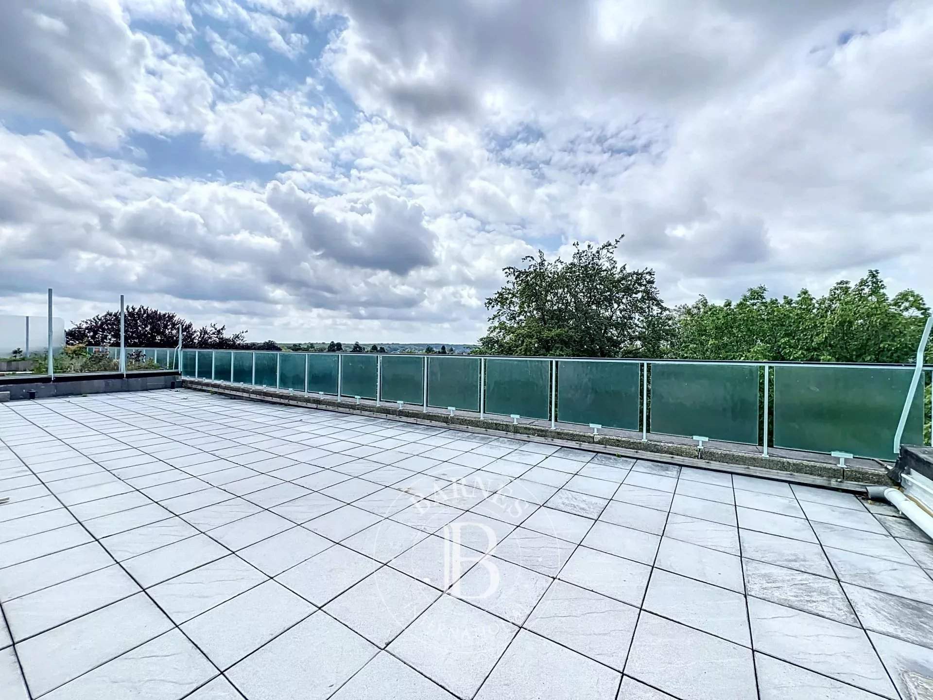 Uccle  - Apartment 4 Bedrooms - picture 2