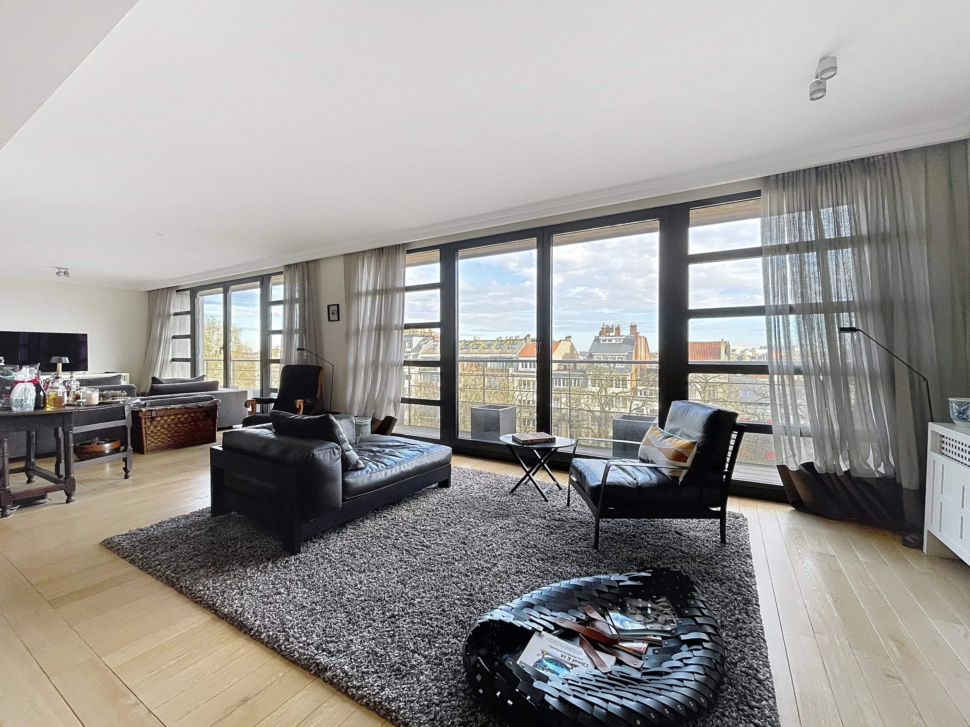 Bruxelles  - Appartement 8 Pi&egrave;ces 3 Chambres - picture 1