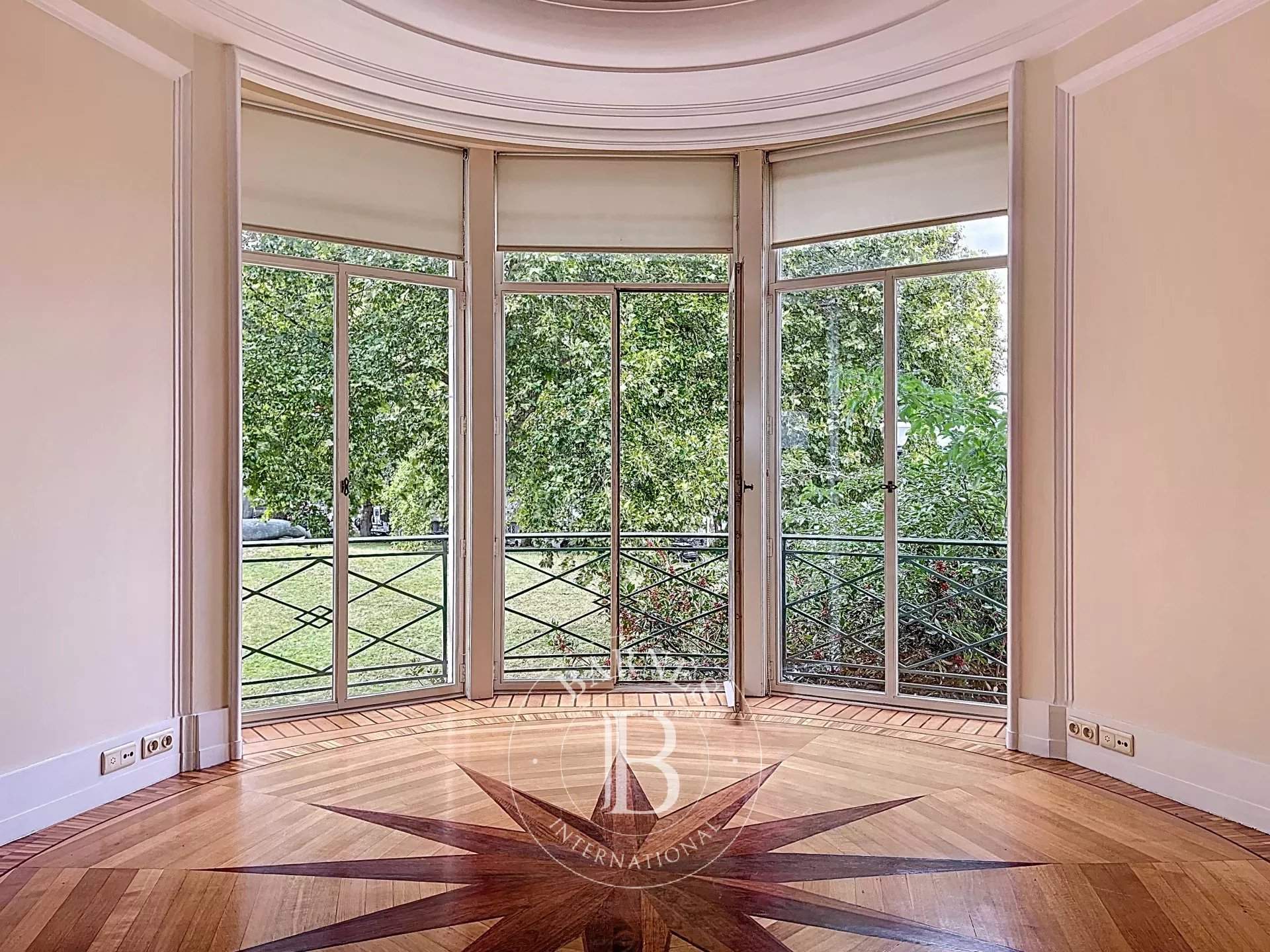 Bruxelles  - Duplex 3 Bedrooms - picture 1