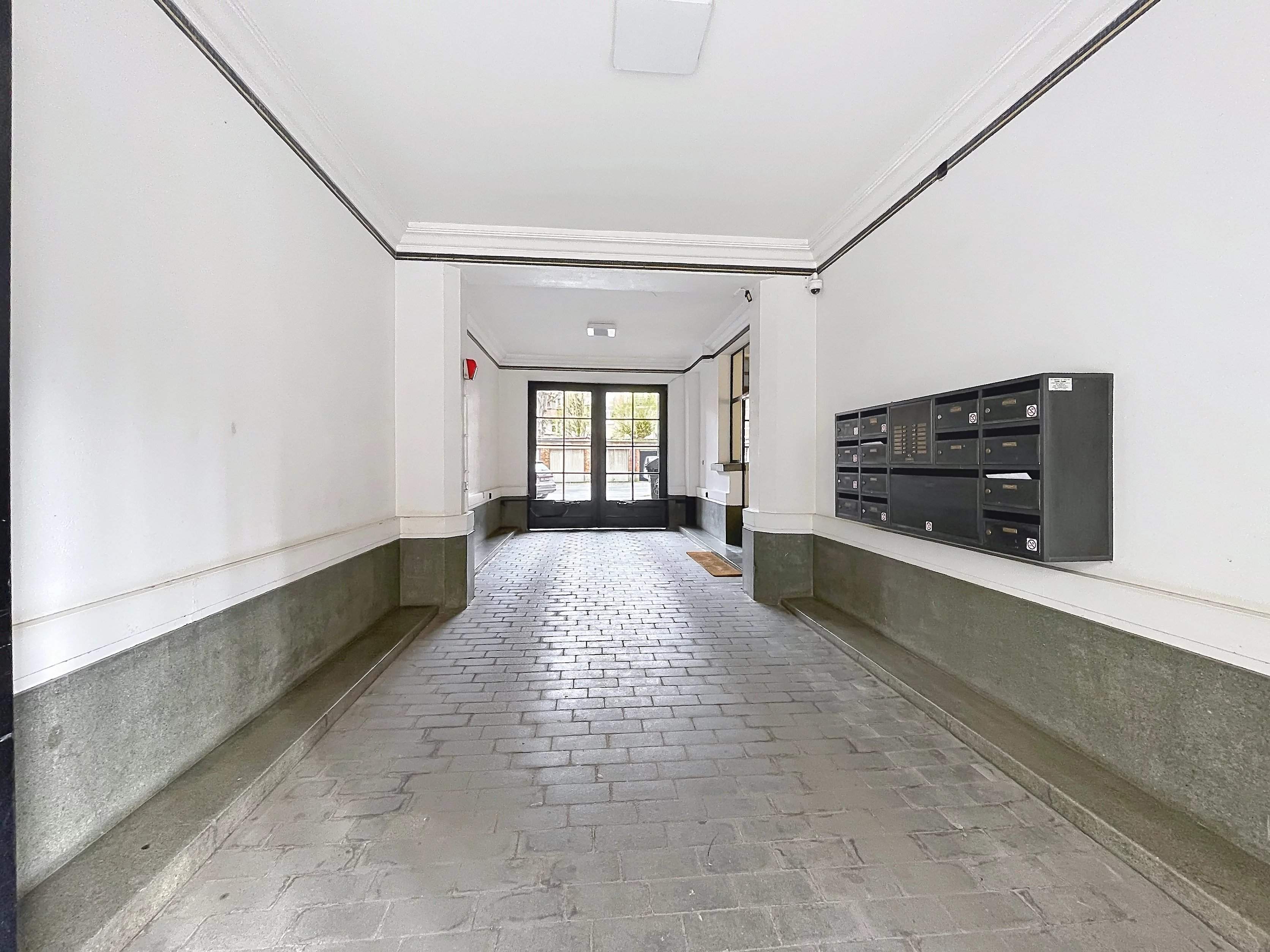 Ixelles  - Appartement 8 Pi&egrave;ces 3 Chambres - picture 17