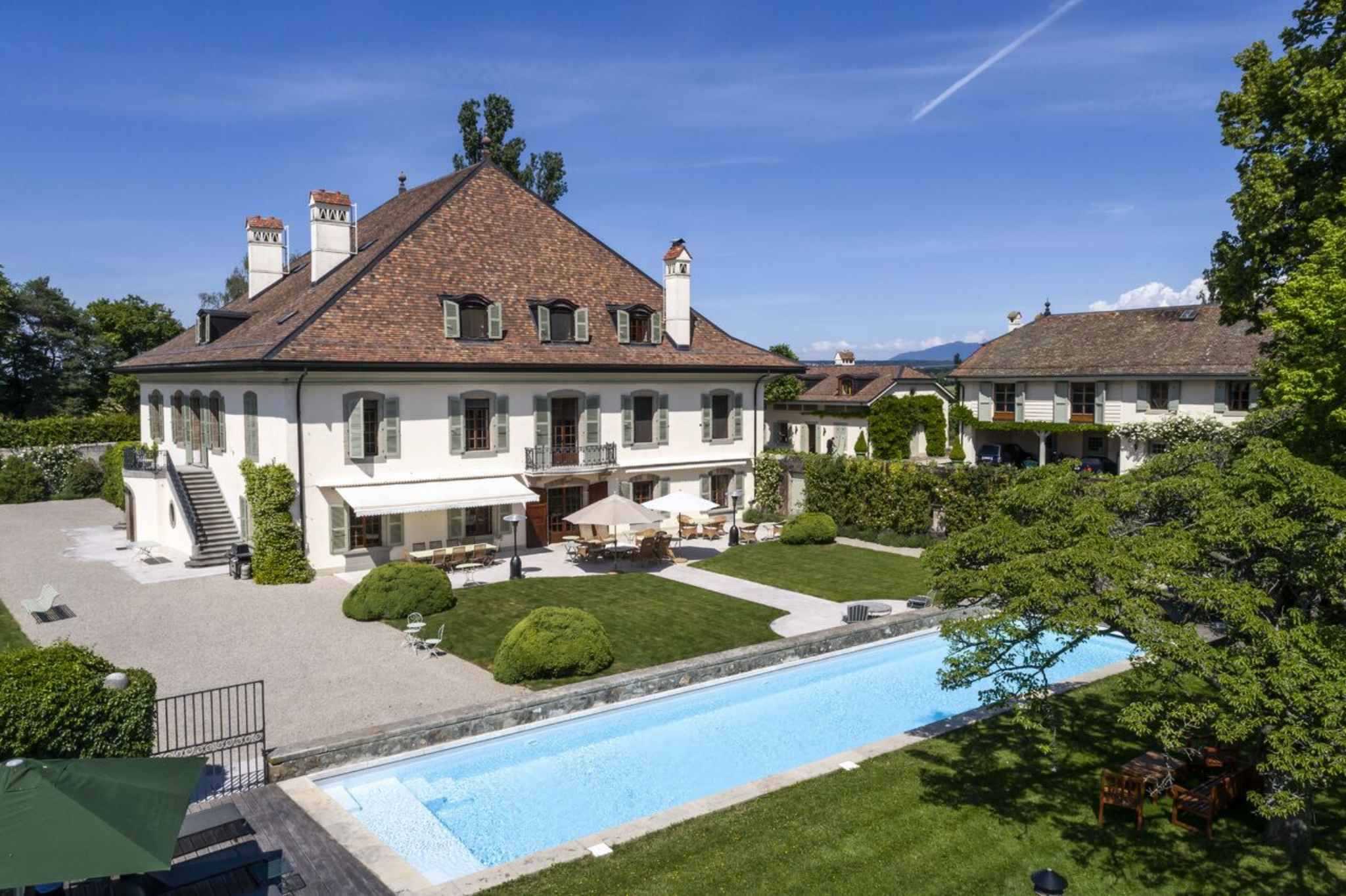 Gy  - House 8 Bedrooms