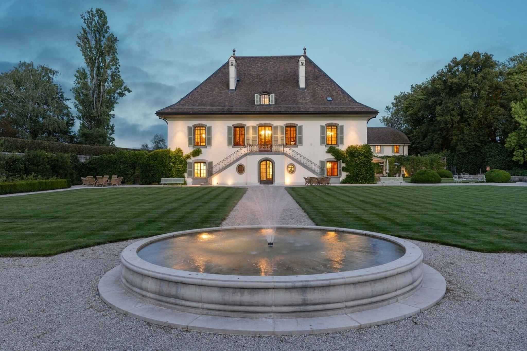 Gy  - House 8 Bedrooms