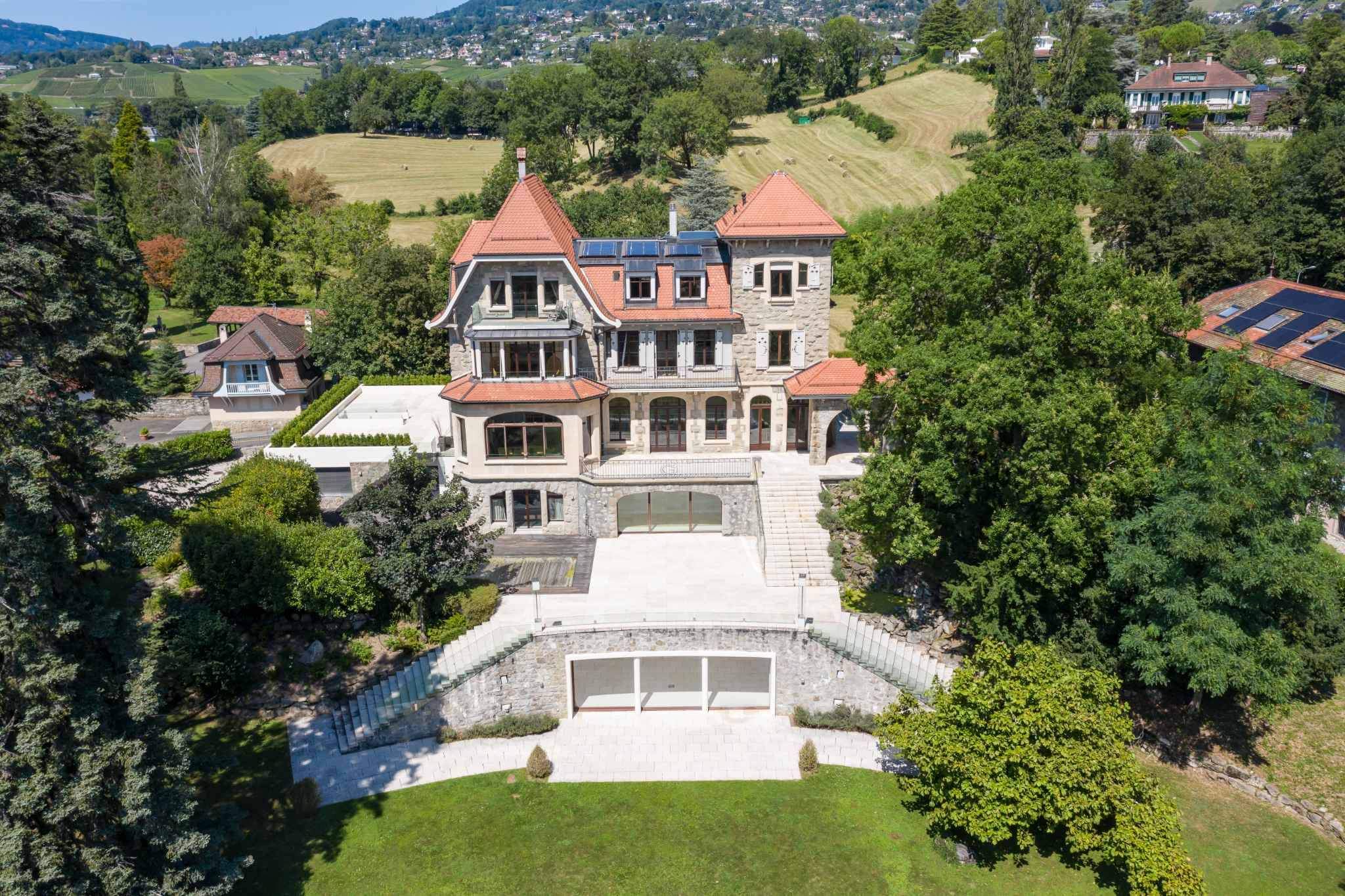 Montreux  - House 10 Bedrooms - picture 1