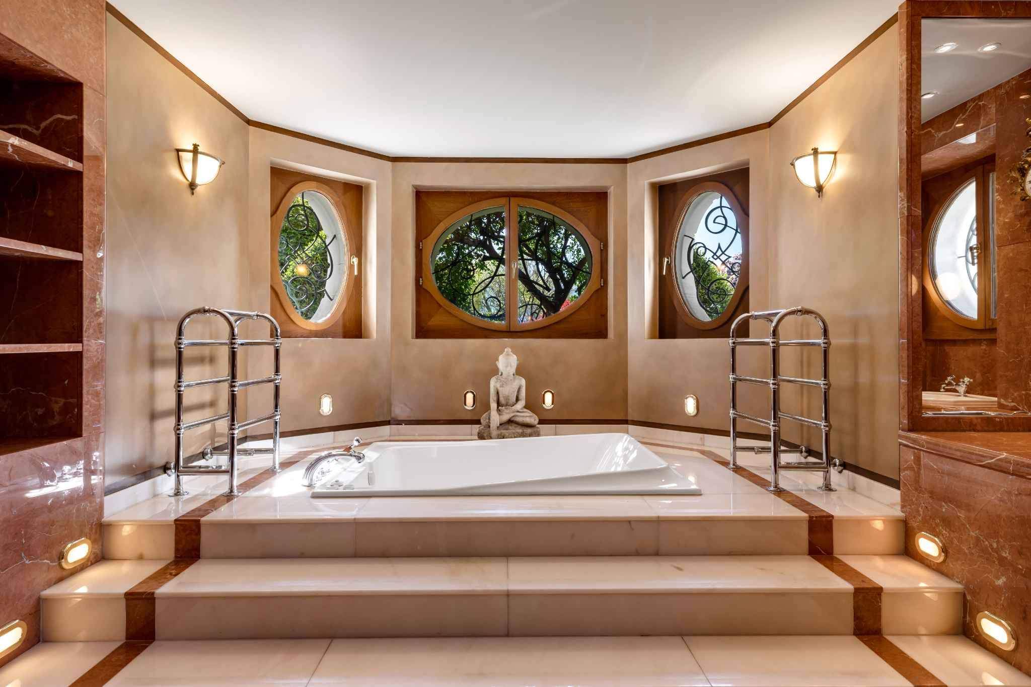 Montreux  - House 6 Bedrooms - picture 9