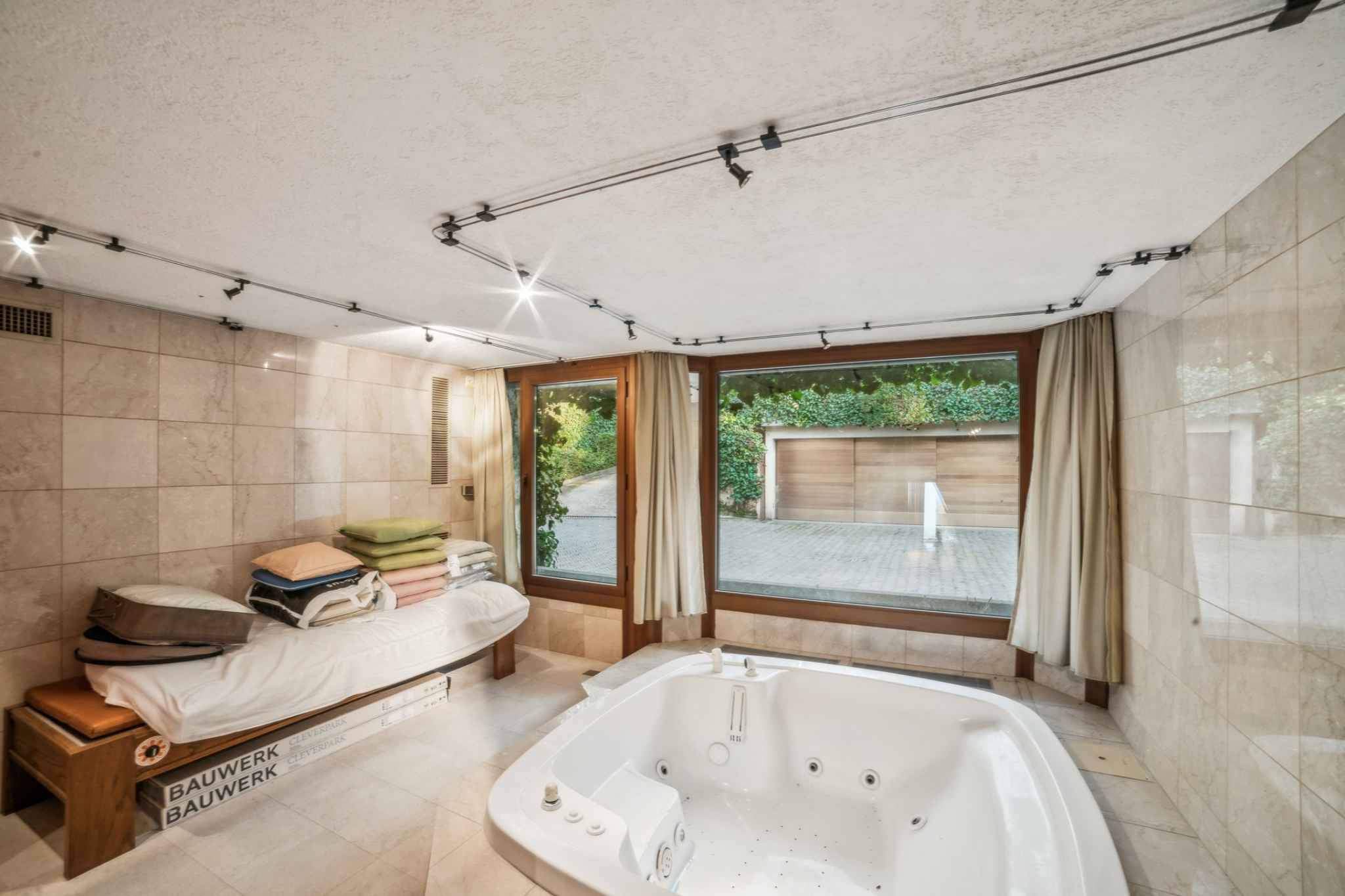 Anières  - Maison 9.0 Pi&egrave;ces 4 Chambres - picture 10