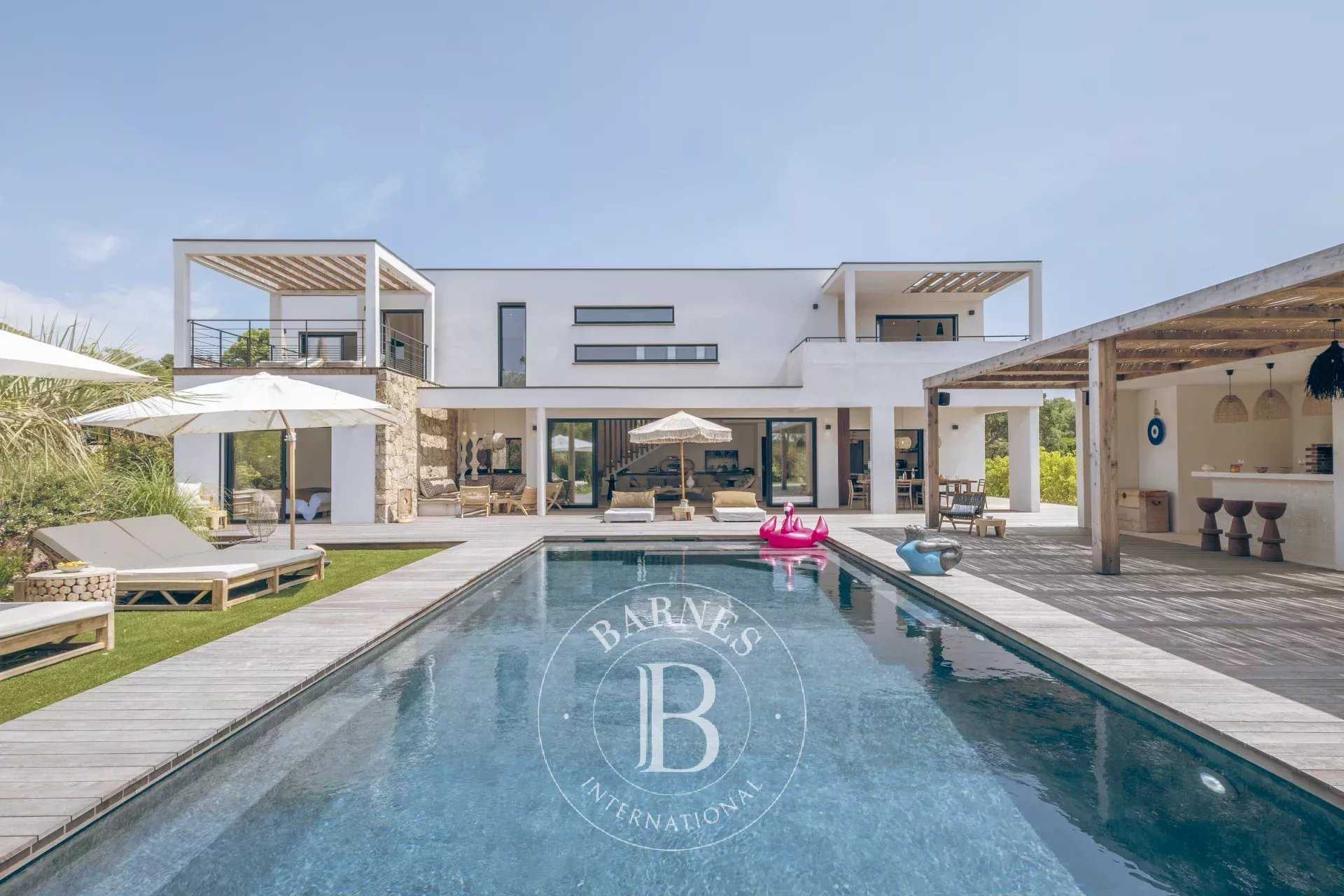 Sainte-Lucie de Porto-Vecchio,Architect-designed villa, 5 bedrooms, swimming pool, near beach picture 20