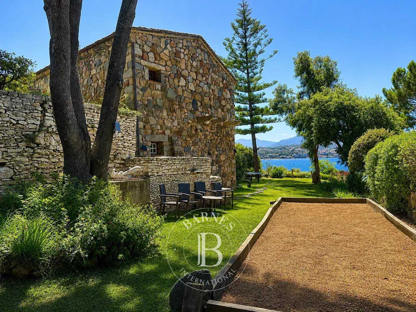 Propriano, Olmeto, waterfront villa, 6 bedrooms, sea and mountain views, swimming pool, beach within walking distance picture 16
